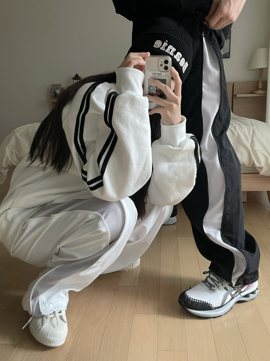 Asics x Vivienne Westwood Gel-Kayano 27 DE White, Adidas Superstar 82 White Black 착용 스타일 - 1