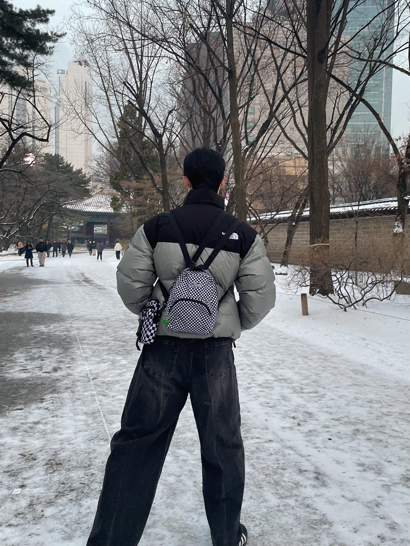 The North Face White Label Novelty Nuptse Down Jacket Light Khaki, Adidas Superstar Core Black White 착용 스타일 - 2