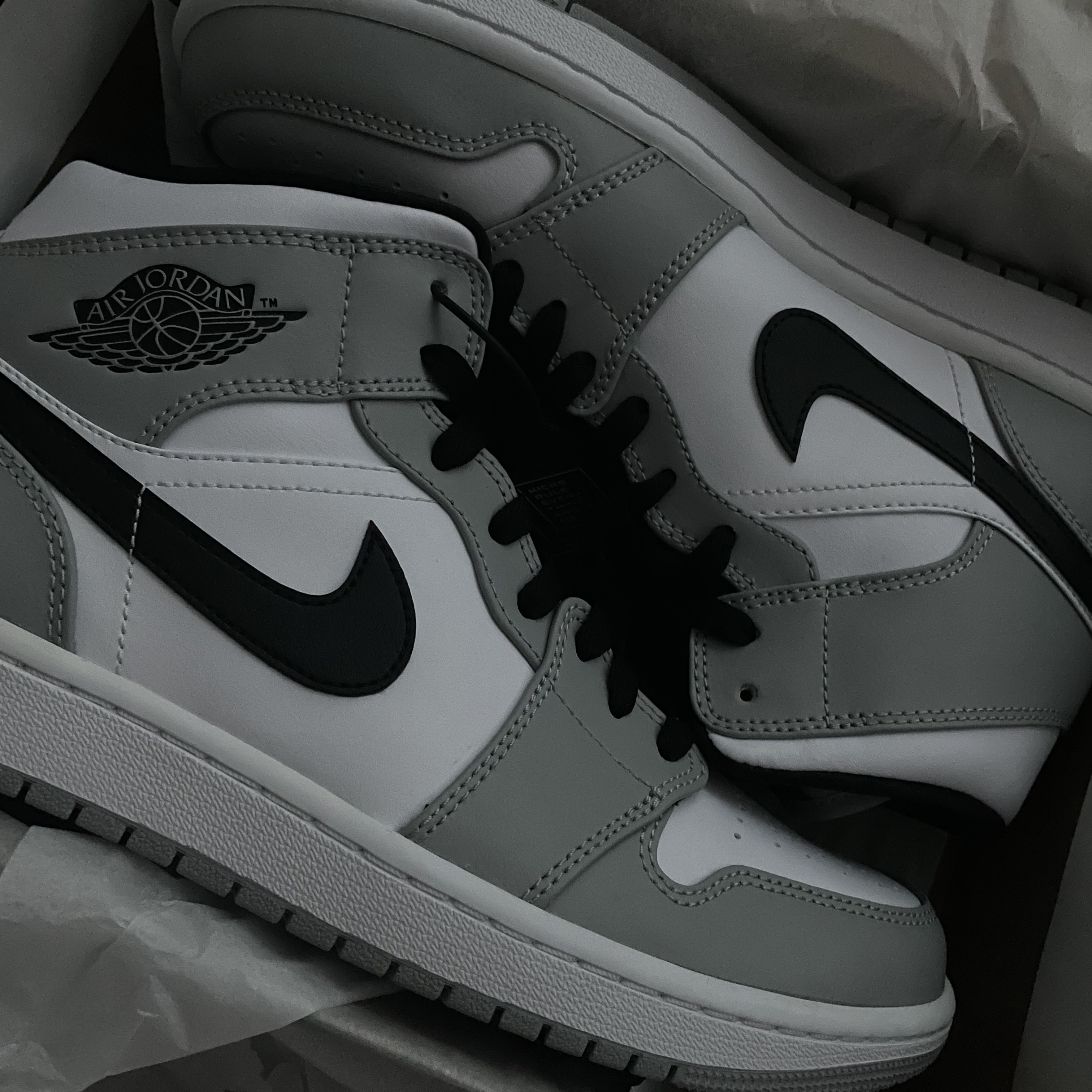 Jordan 1 Mid Light Smoke Grey 착용 스타일