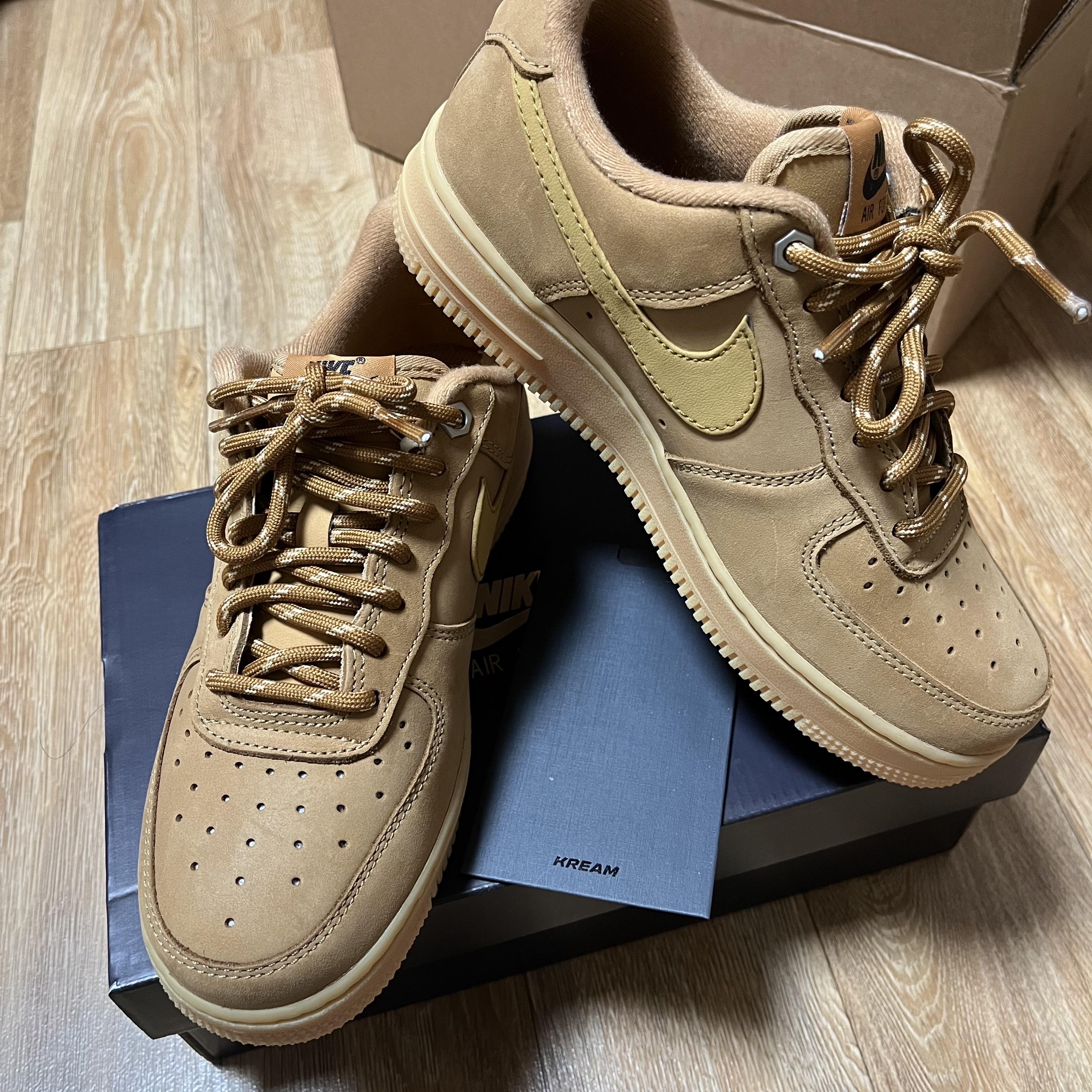 Nike Air Force 1 '07 WB Flax 착용 스타일