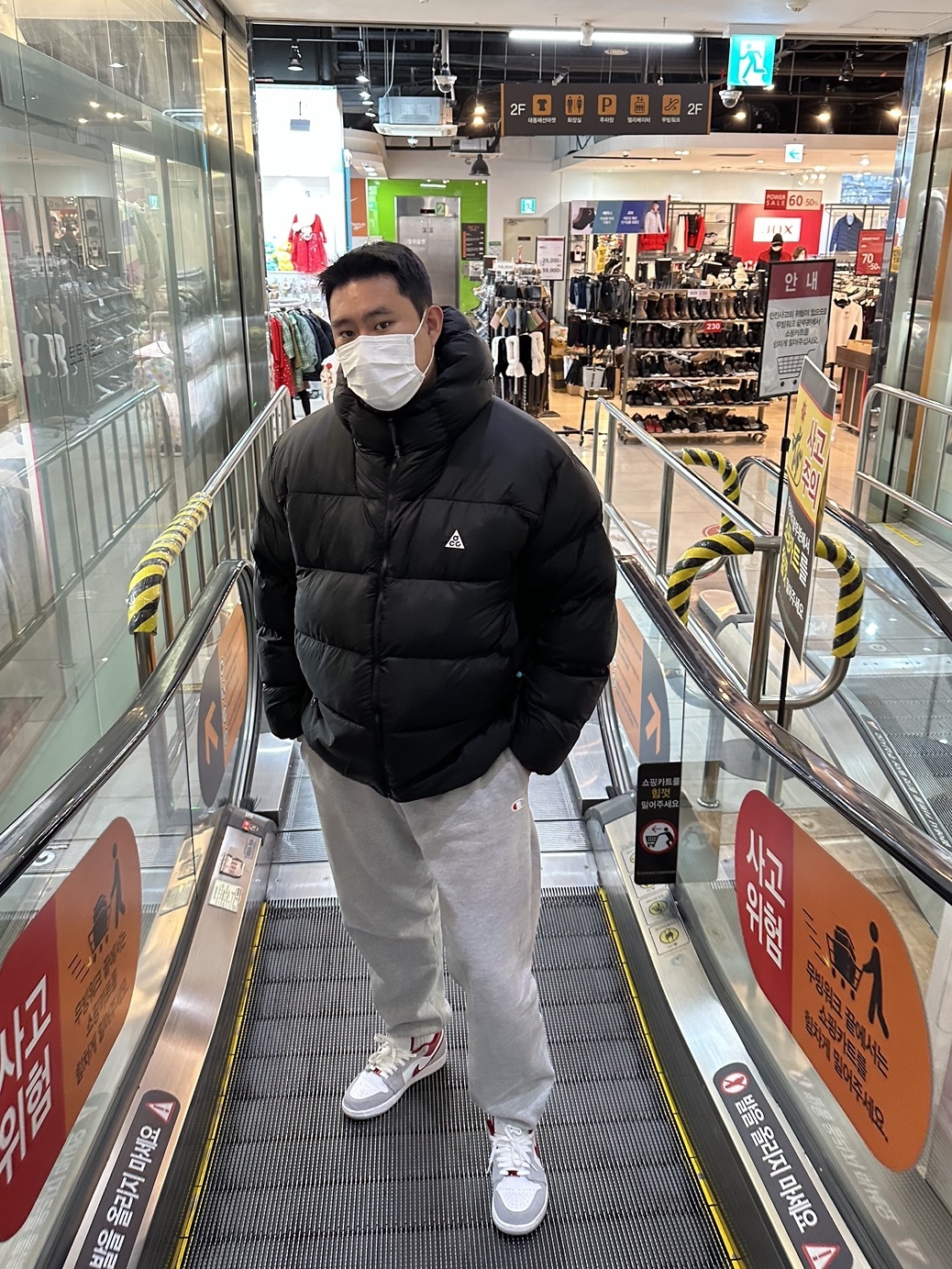 Nike ACG Therma-Fit ADV Lunar Lake Puffer Jacket Black - US/EU, Jordan 1 Low SE Light Smoke Grey Gym Red 착용 스타일