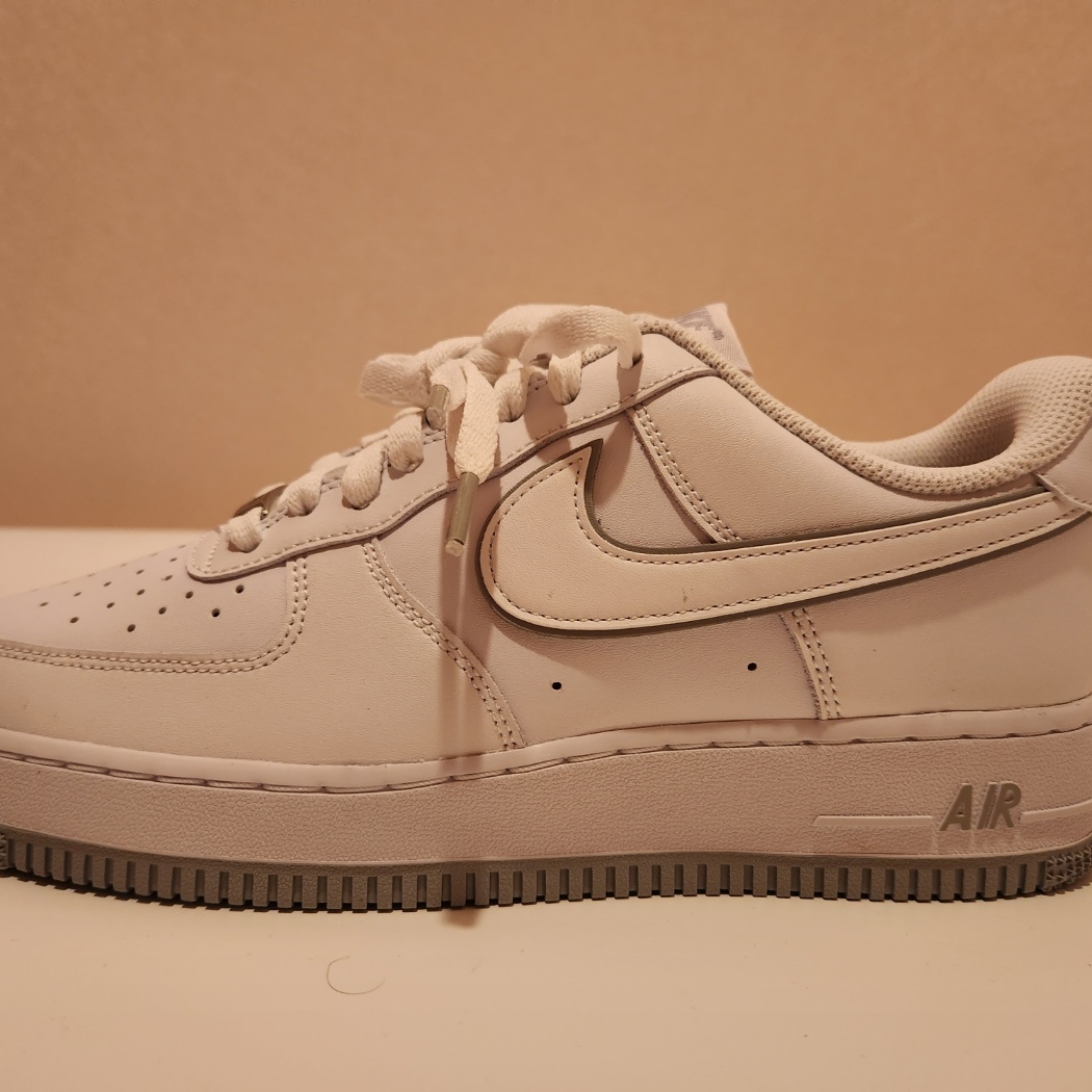 Nike Air Force 1 '07 White Wolf Grey 착용 스타일 - 2
