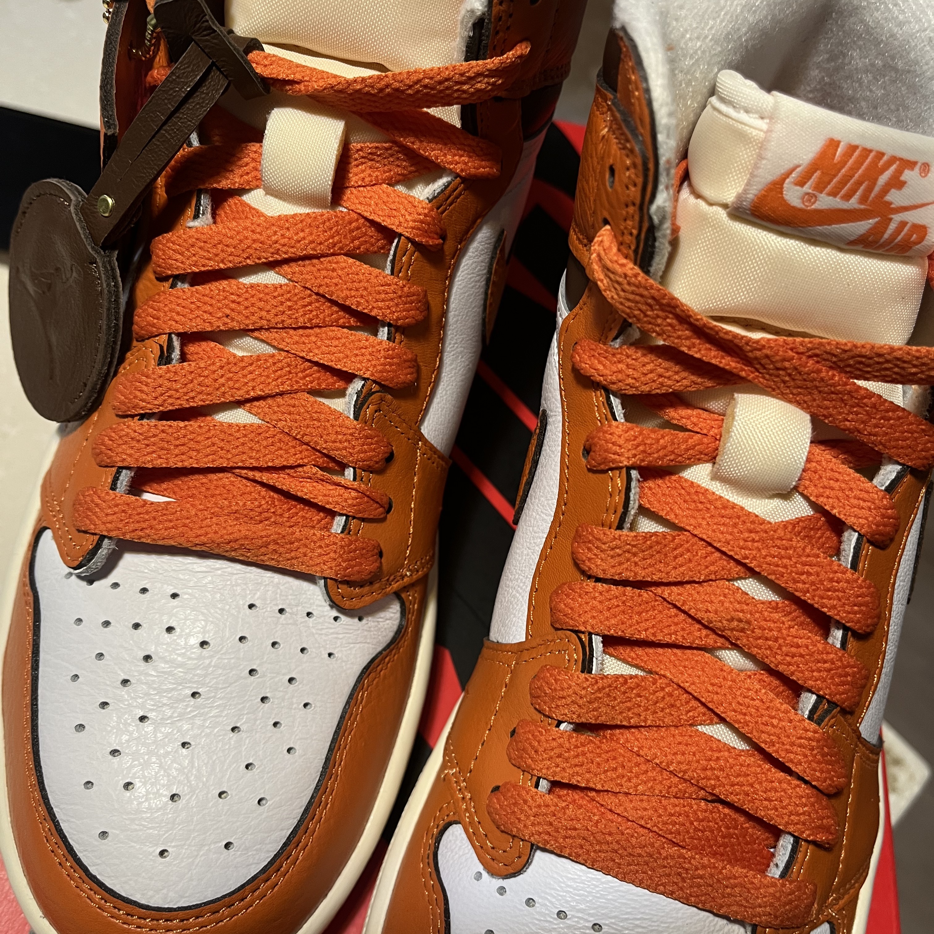 (W) Jordan 1 Retro High OG Starfish 착용 스타일 - 1