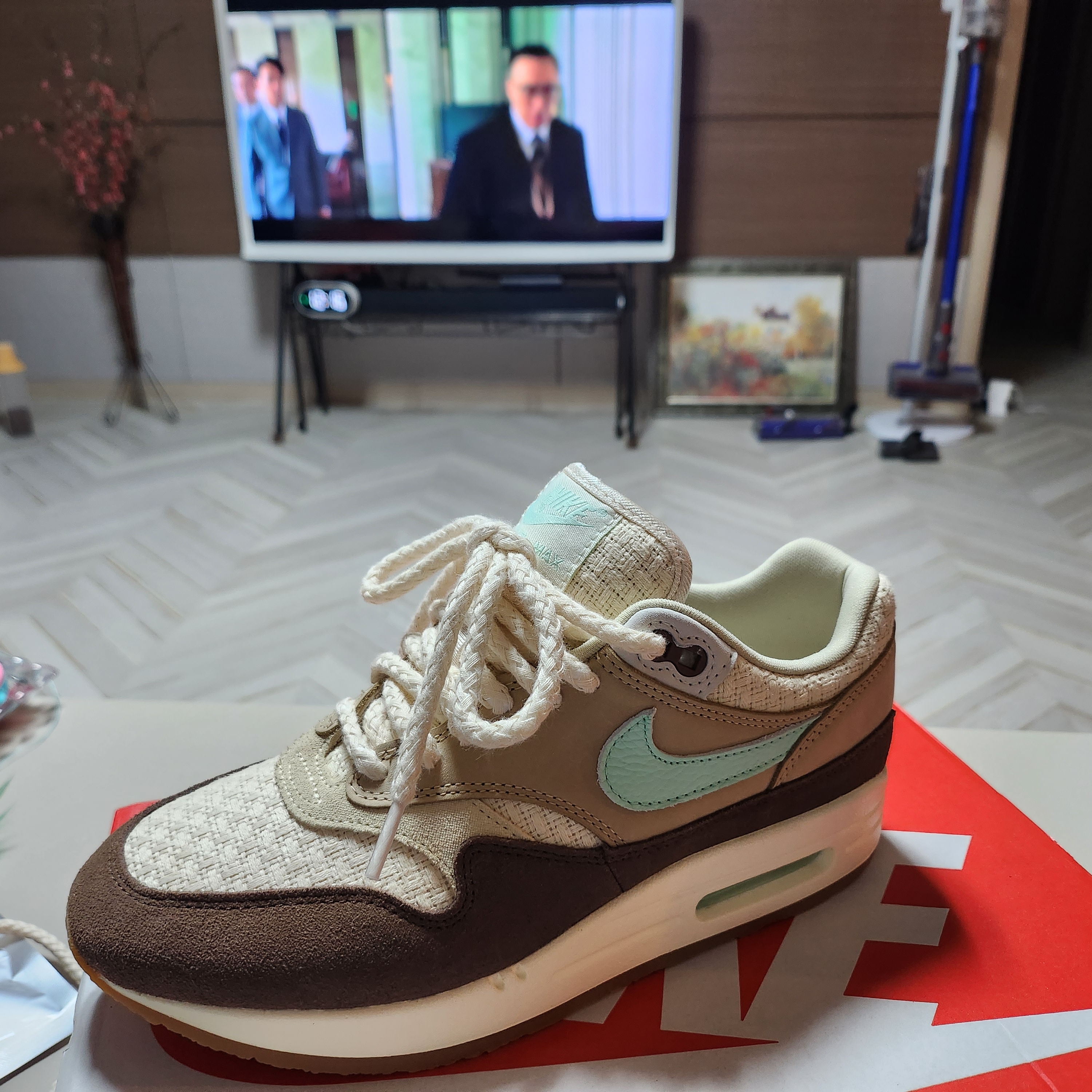 Nike Air Max 1 Premium Crepe Hemp 착용 스타일