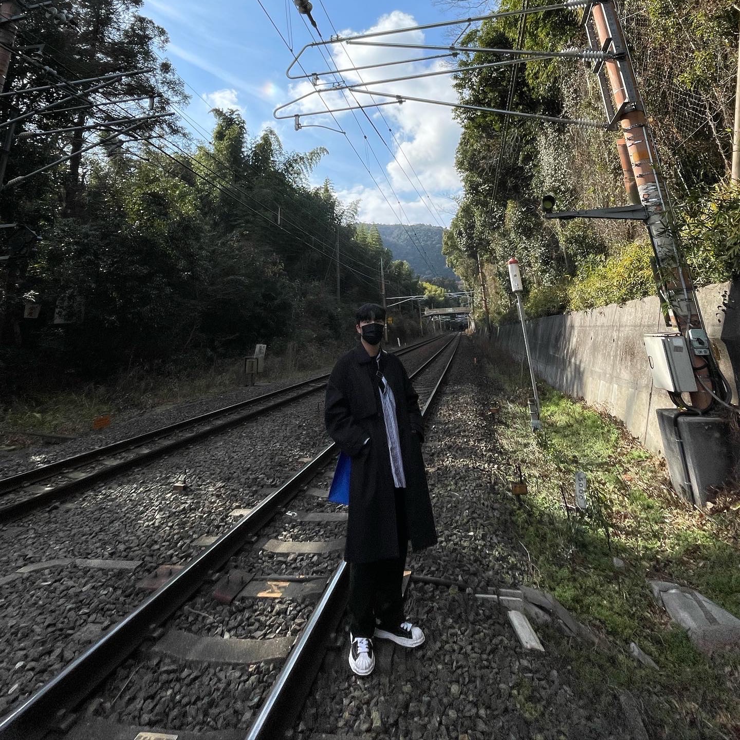 Ader Error Wide Shopper Bag Z-Blue, Maison Mihara Yasuhiro Blakey OG Sole Canvas Low-top Sneakers Black White 착용 스타일 - 1