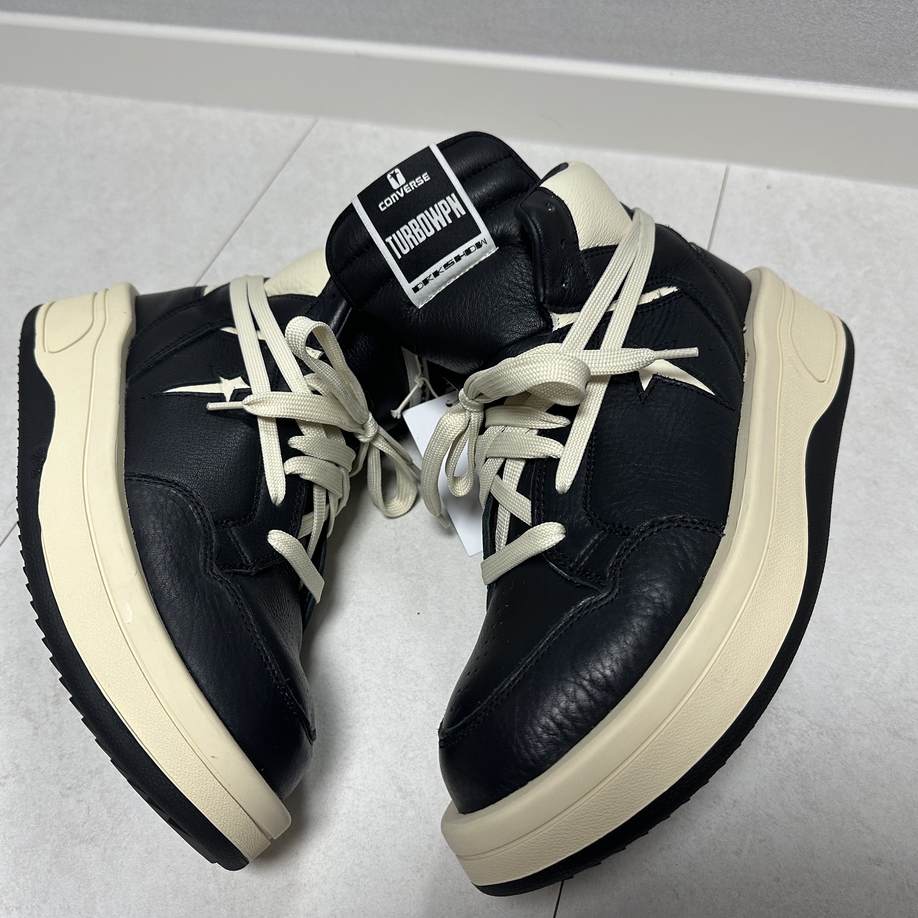 Converse x Drkshdw Turbowpn Black Cream 착용 스타일 - 1