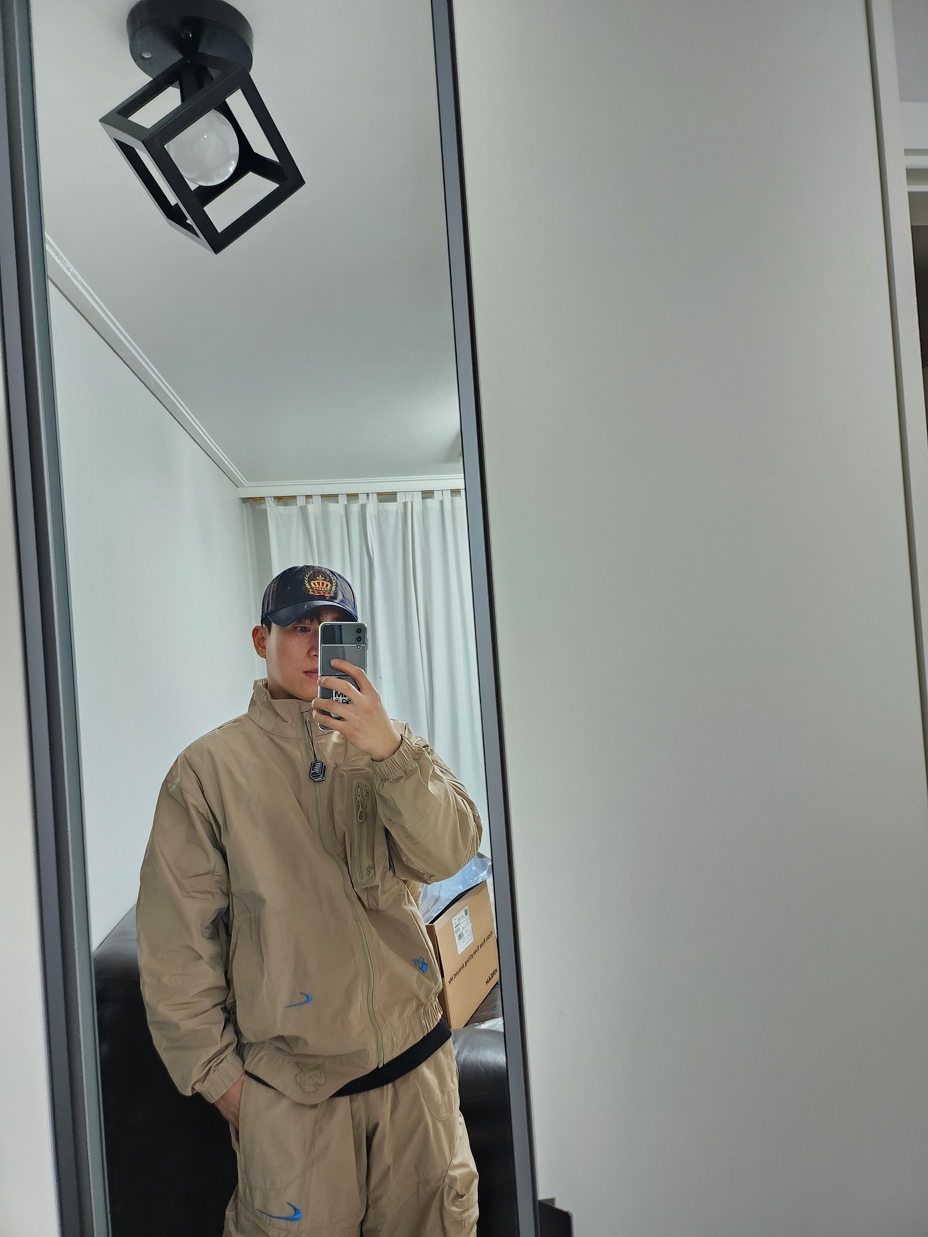 Nike x Off-White NRG Track Suit Khaki - Asia, Jordan 1 Retro Low OG EX Black and Smoke Grey 착용 스타일 - 2