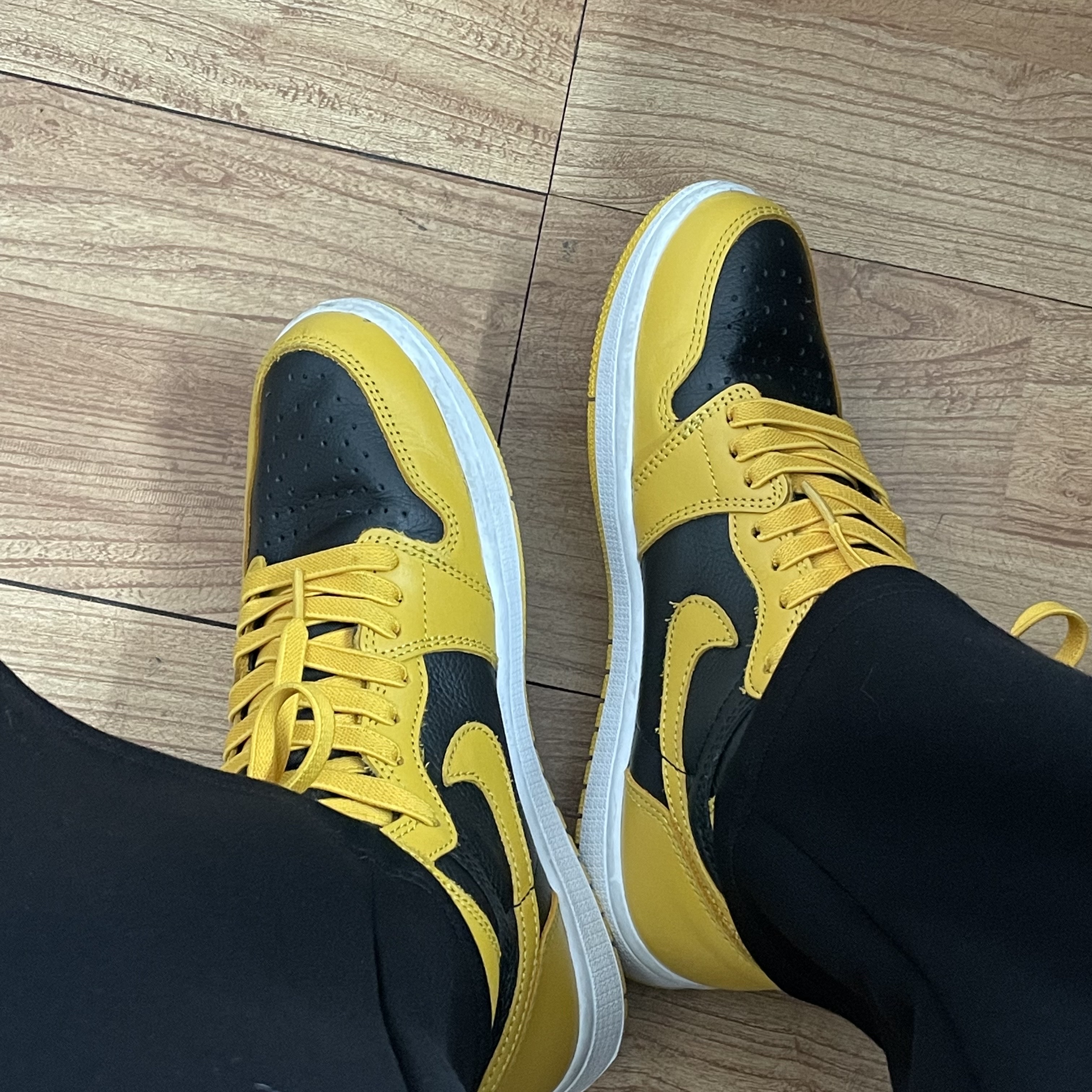 Jordan 1 Retro High OG Pollen 착용 스타일