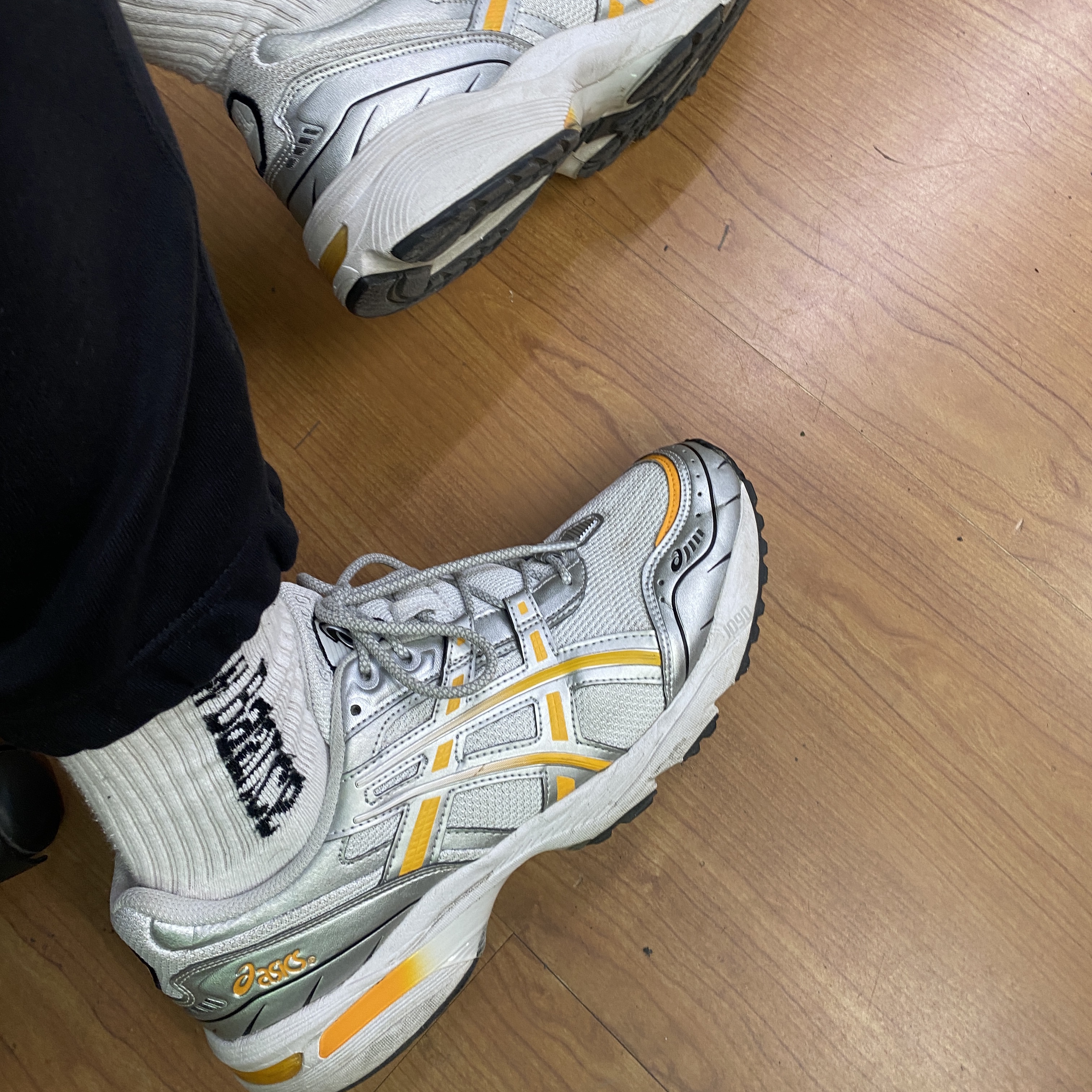 Asics Gel-1090 White Citrus 착용 스타일
