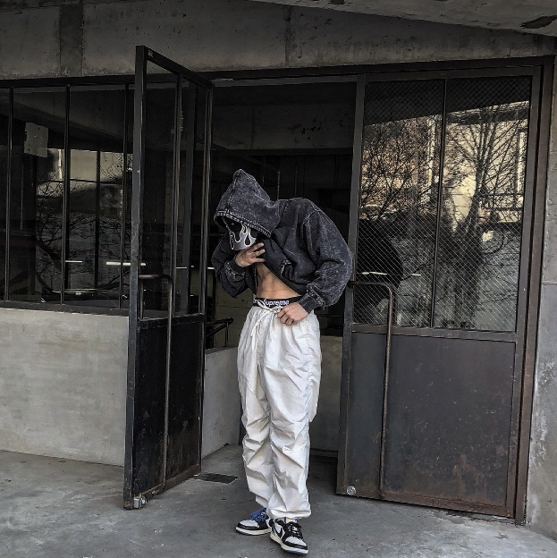 Supreme Hanes Boxer Briefs Black (4 Pack), Yeezy Gap Engineered By Balenciaga Flame Cap Black 착용 스타일