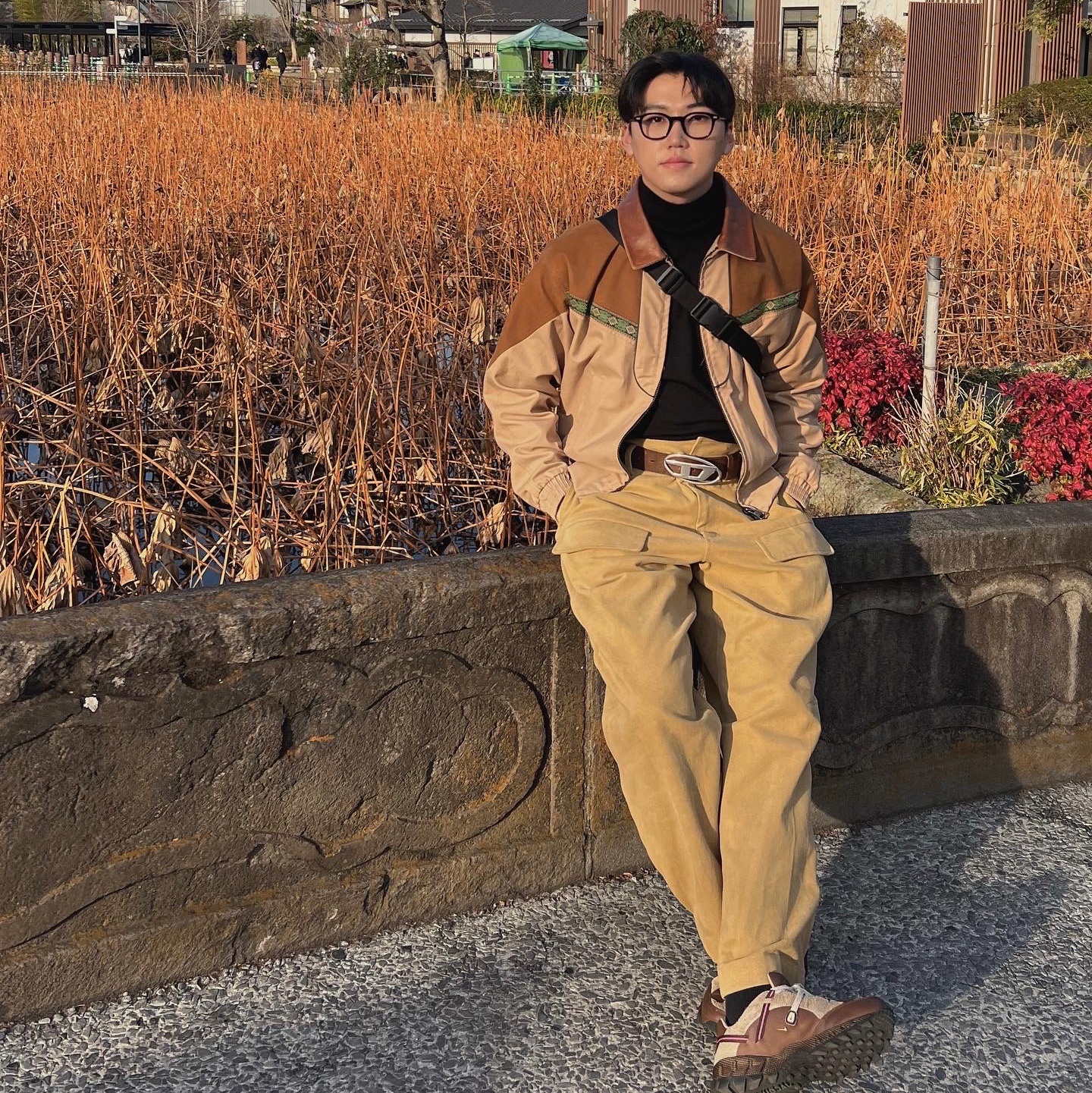 Diesel B-1DR Leather Belt with D Buckle Brown, Nike x Jacquemus Air Humara LX Ale Brown and Gold 착용 스타일