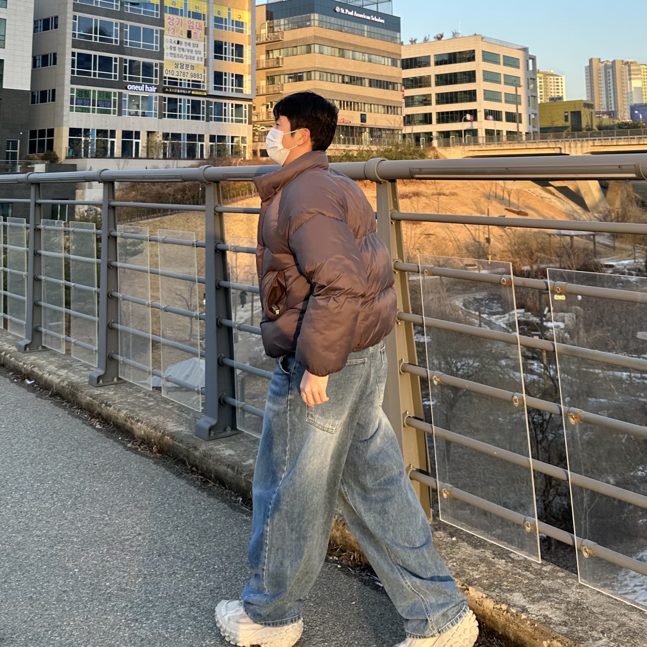 Balenciaga Defender Sneakers Beige 착용 스타일 - 4