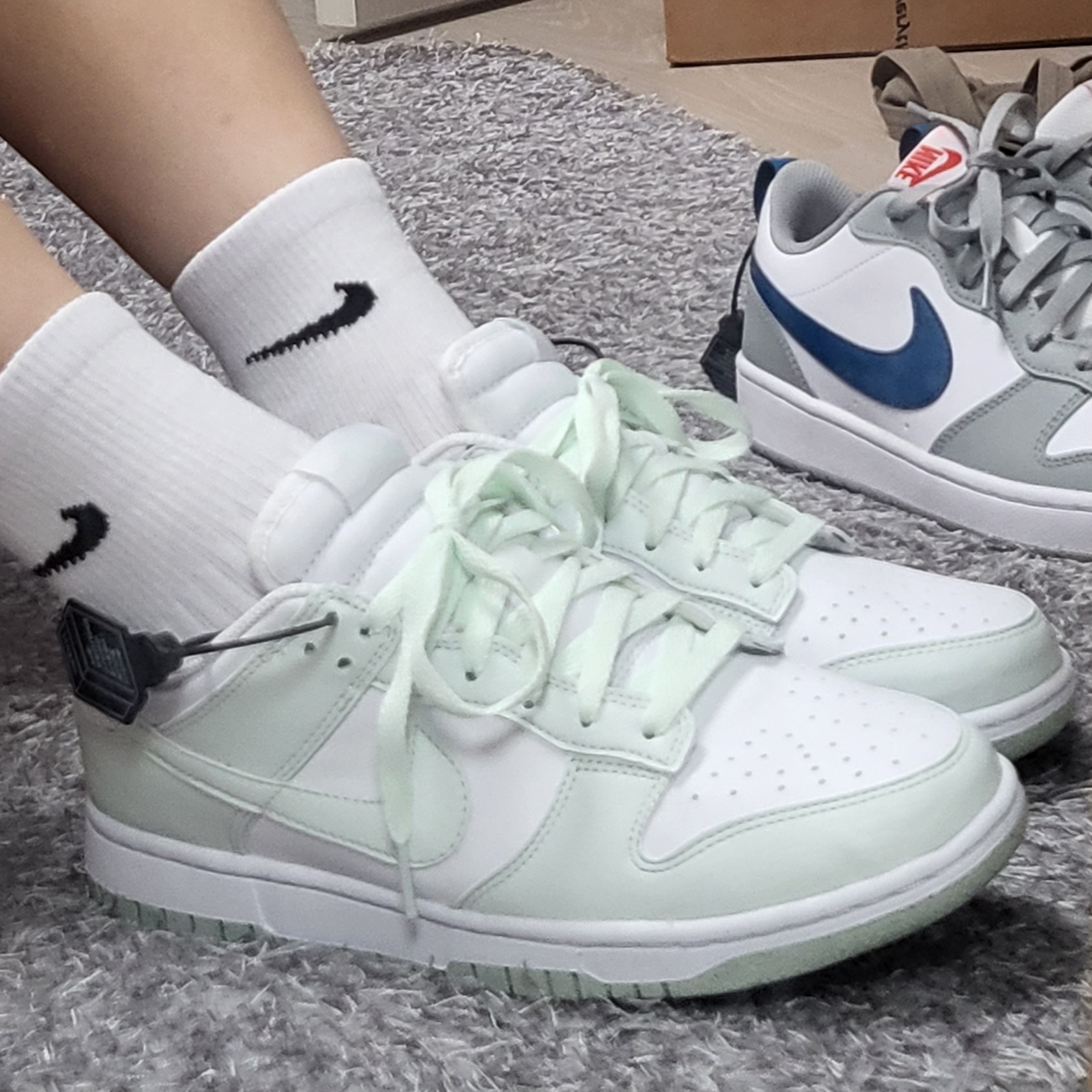(W) Nike Dunk Low Next Nature Barely Green and White 착용 스타일