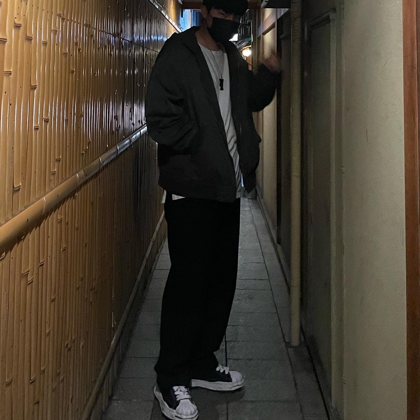 Ader Error Wide Shopper Bag Z-Blue, Maison Mihara Yasuhiro Blakey OG Sole Canvas Low-top Sneakers Black White 착용 스타일 - 2