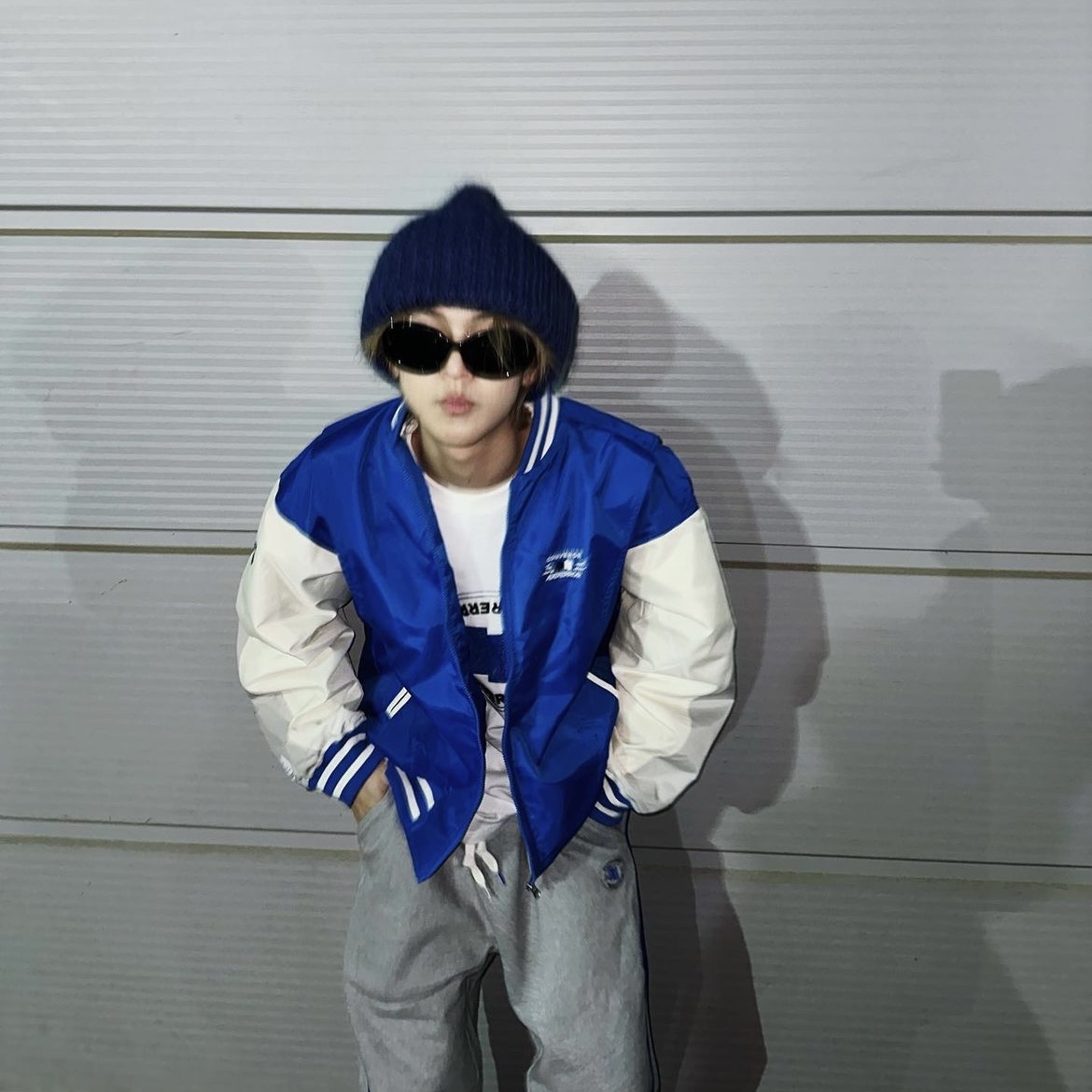 Converse x Ader Error Chuck 70 High White, Converse x Ader Error Shapes Varsity Jacket Cobalt 착용 스타일 - 5