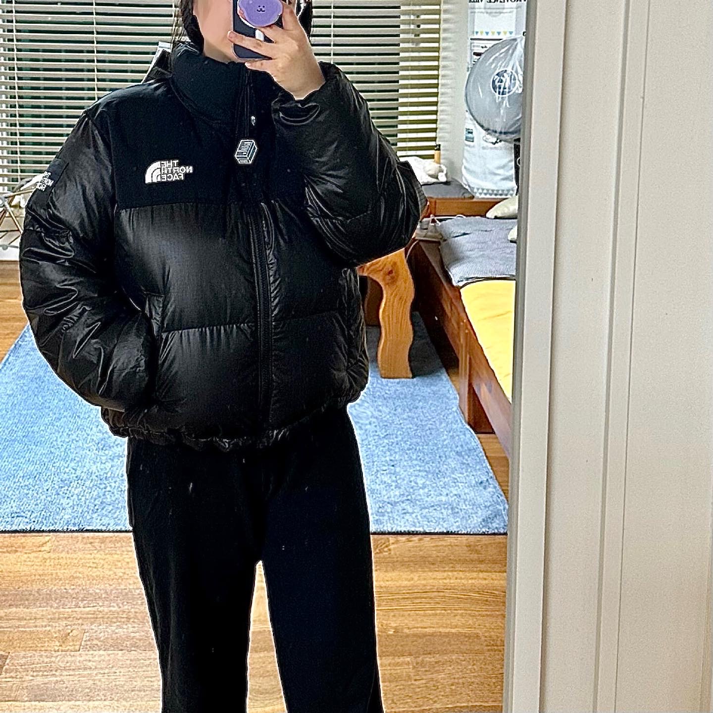 (W) The North Face White Label Novelty Nuptse Down Jacket Black 착용 스타일 - 1