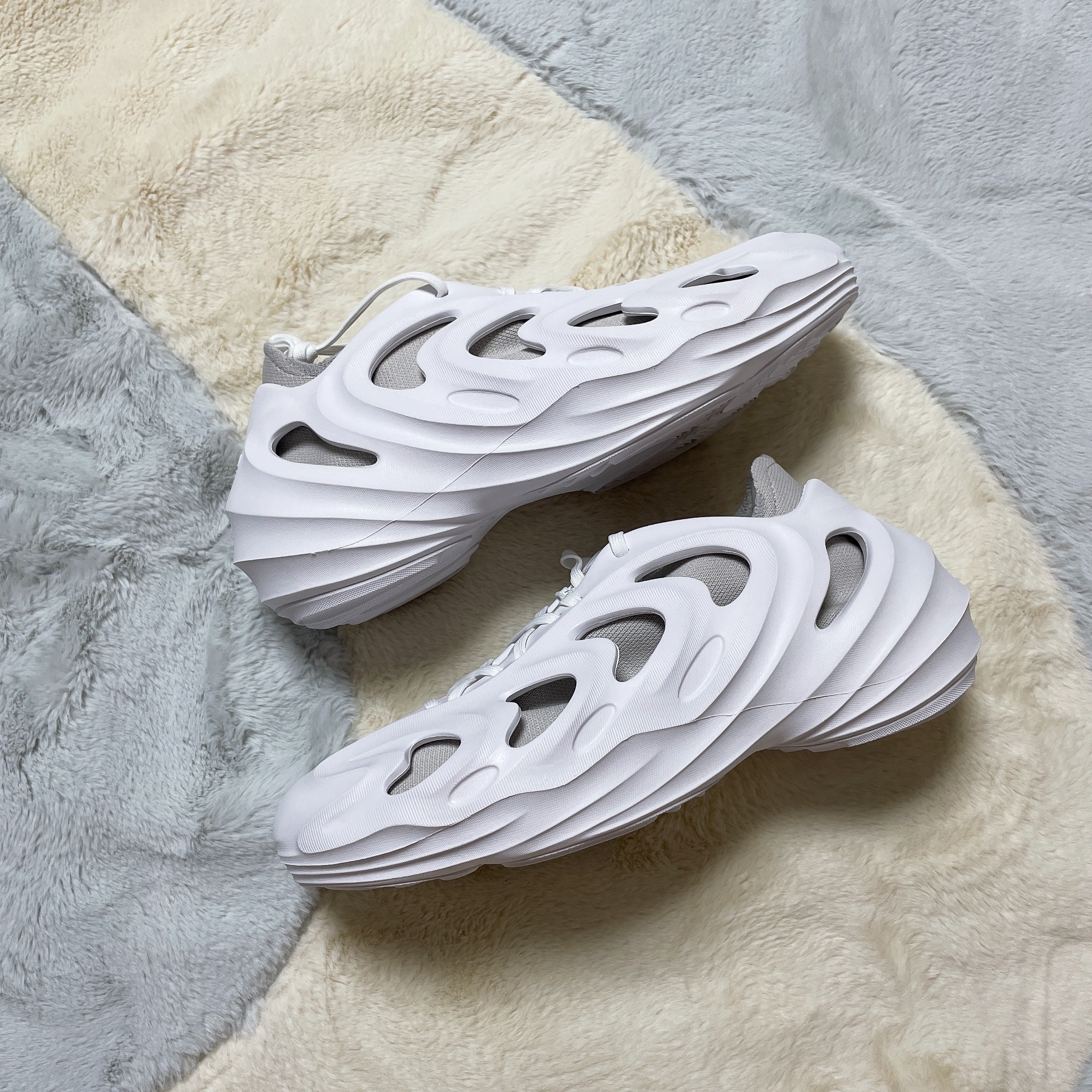 Adidas Adifom Q Cloud White Grey 착용 스타일 - 2