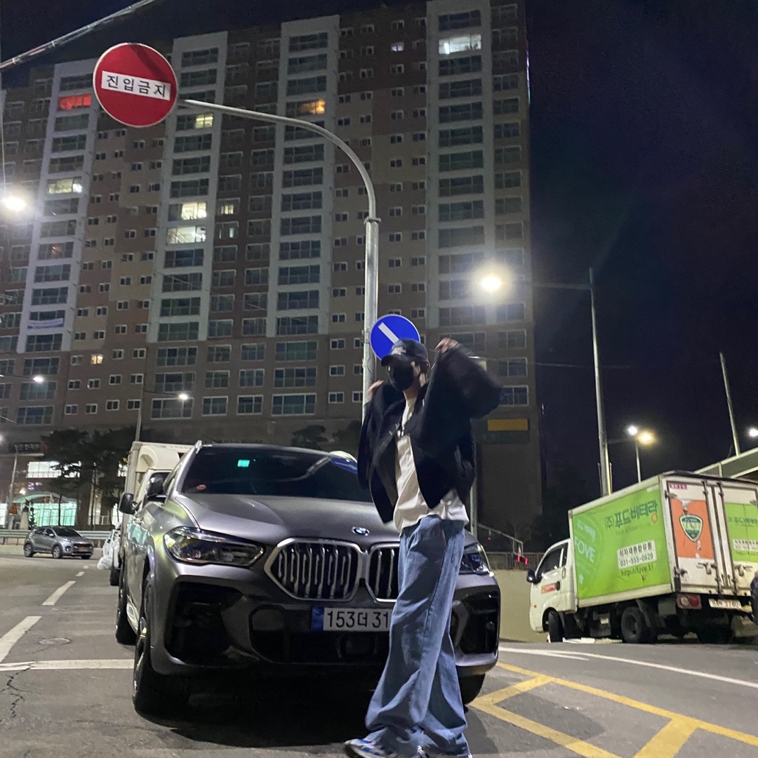 Balenciaga Runner Sneakers Blue White, Undermycar Gaudin Alpaca Shoulder Wool Blouson Moonless Night - 22SS 착용 스타일