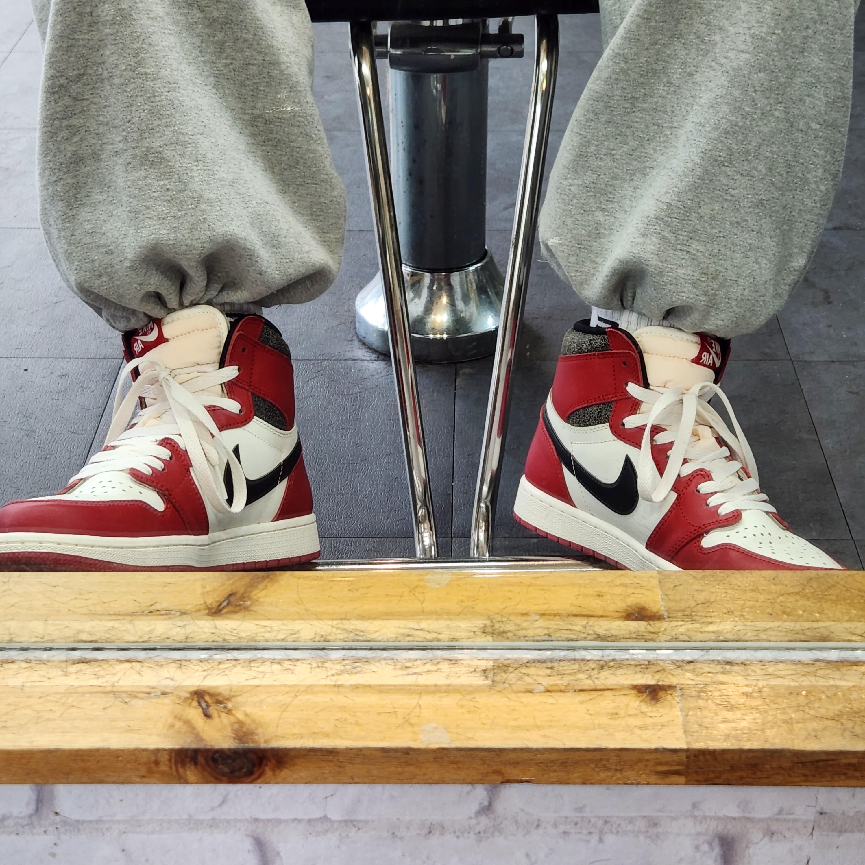 Nike Air Force 1 '07 Low White, Jordan 1 Retro High OG Chicago 2022 착용 스타일 - 2