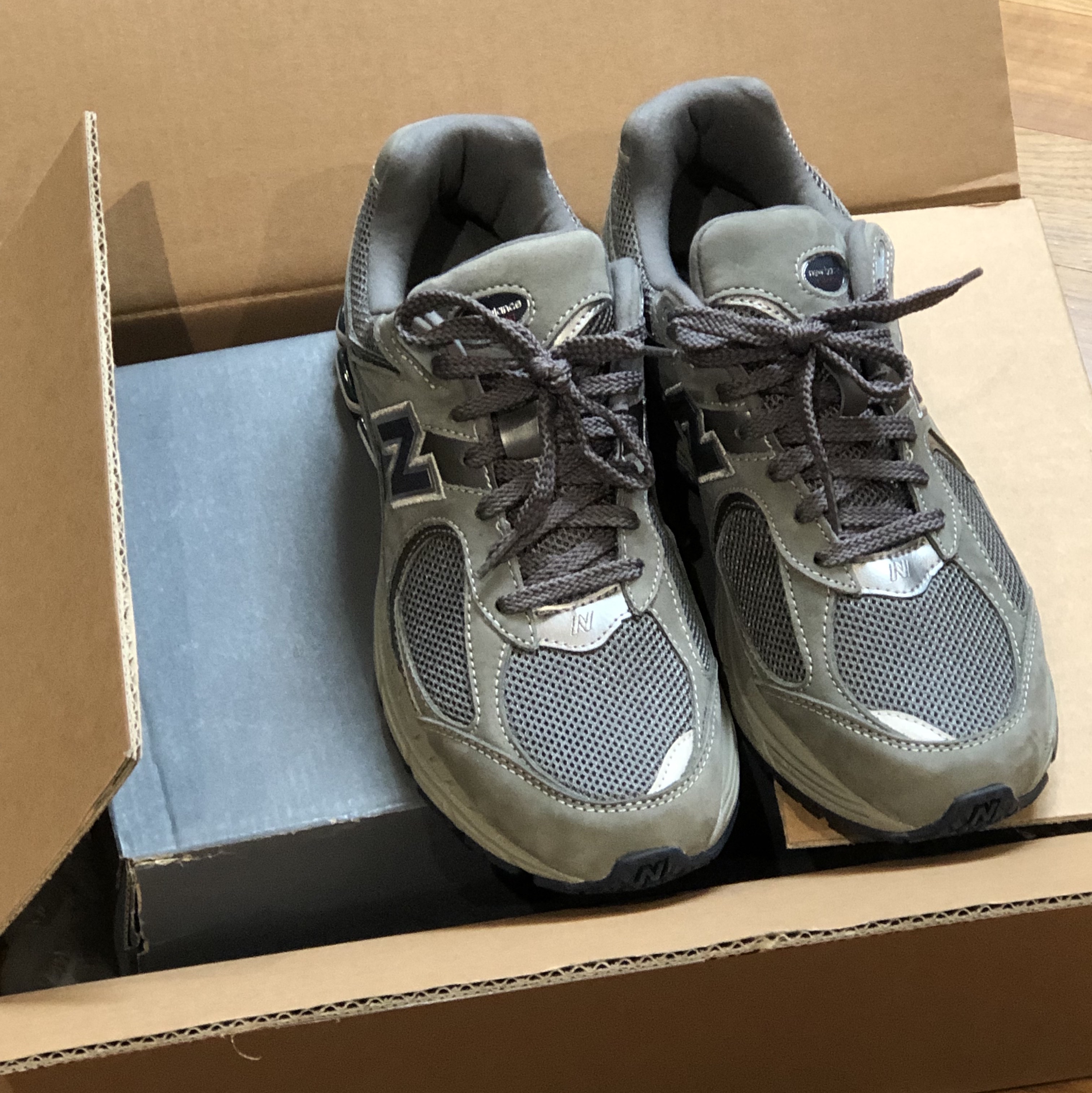 New Balance 2002R Gray 착용 스타일 - 2