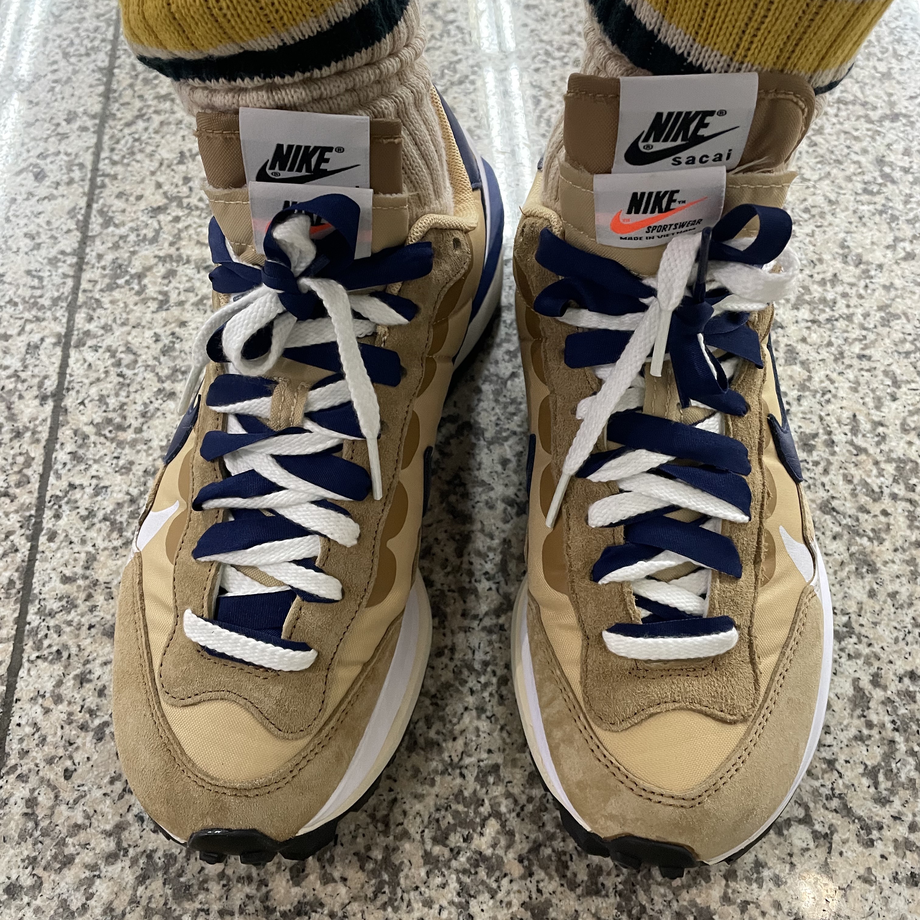 Nike x Sacai VaporWaffle Sesame and Blue Void 착용 스타일 - 3
