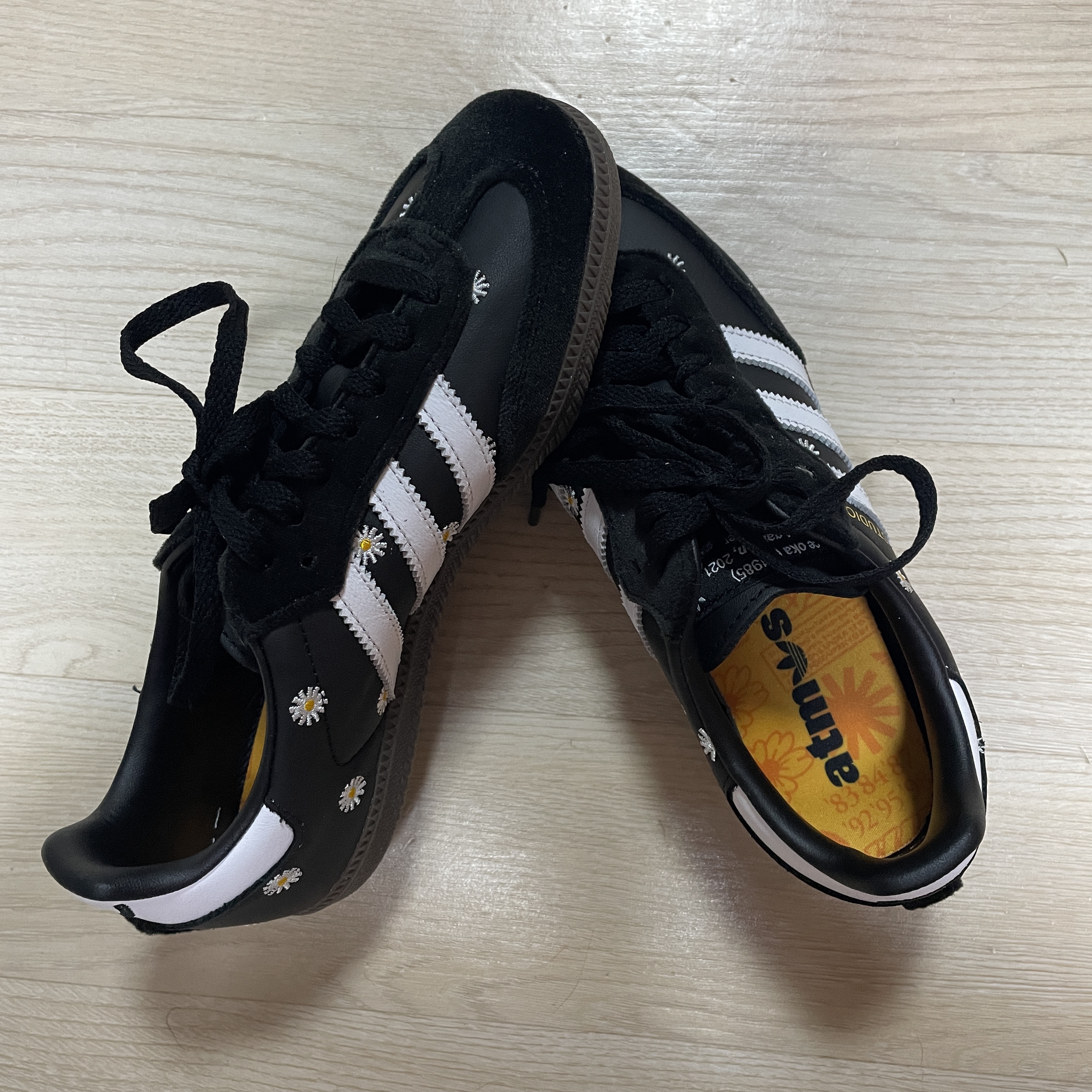 Adidas x Atmos x Face Samba OG Core Black 착용 스타일