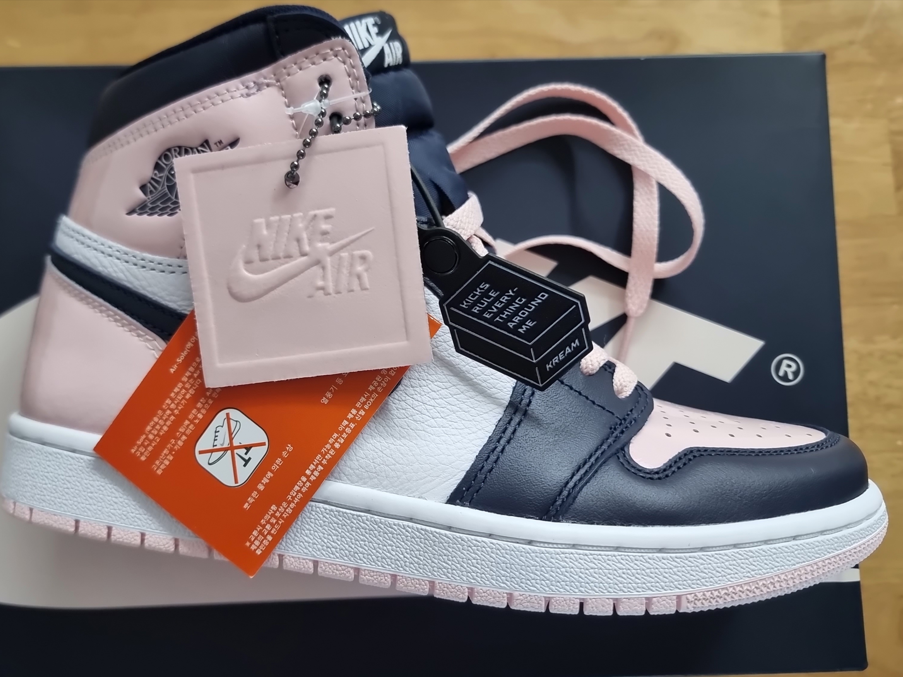 (W) Jordan 1 Retro High OG Atmosphere 착용 스타일 - 3