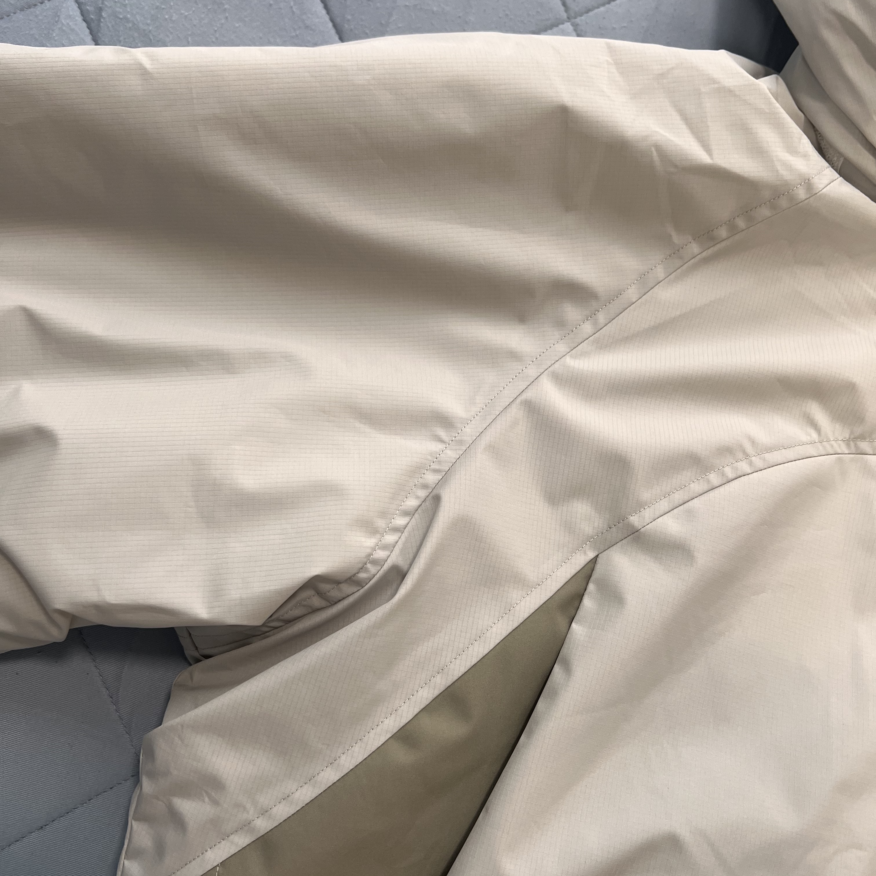 Palace Gore-Tex Infinium Loft Jacket Grey - 22FW 착용 스타일 - 2