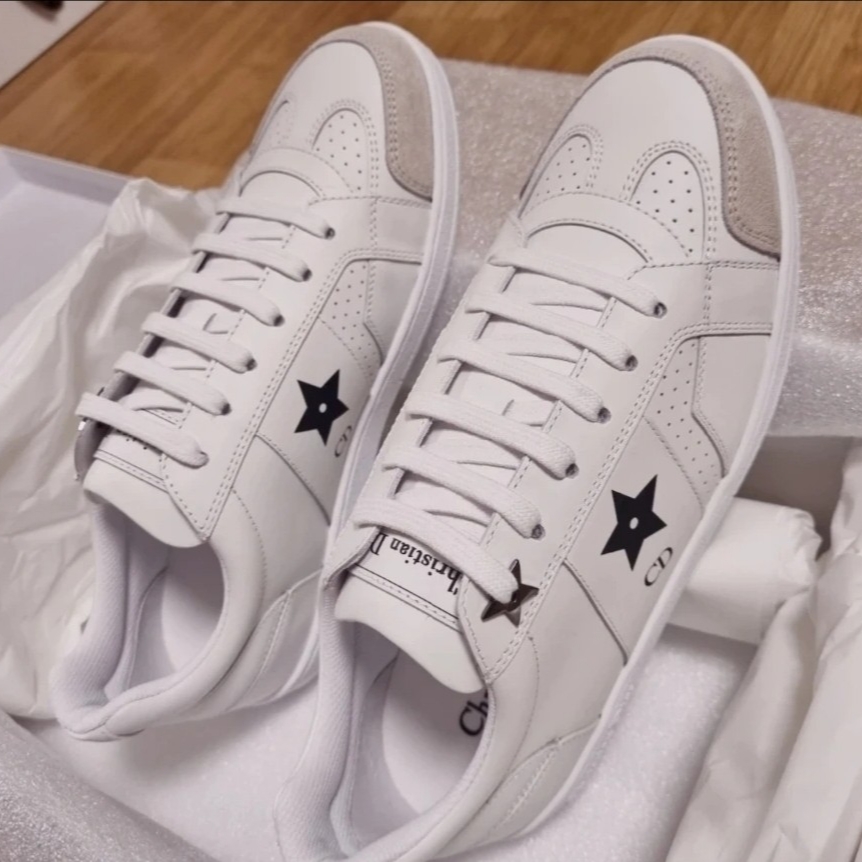 (W) Dior Star Sneakers White 착용 스타일 - 1