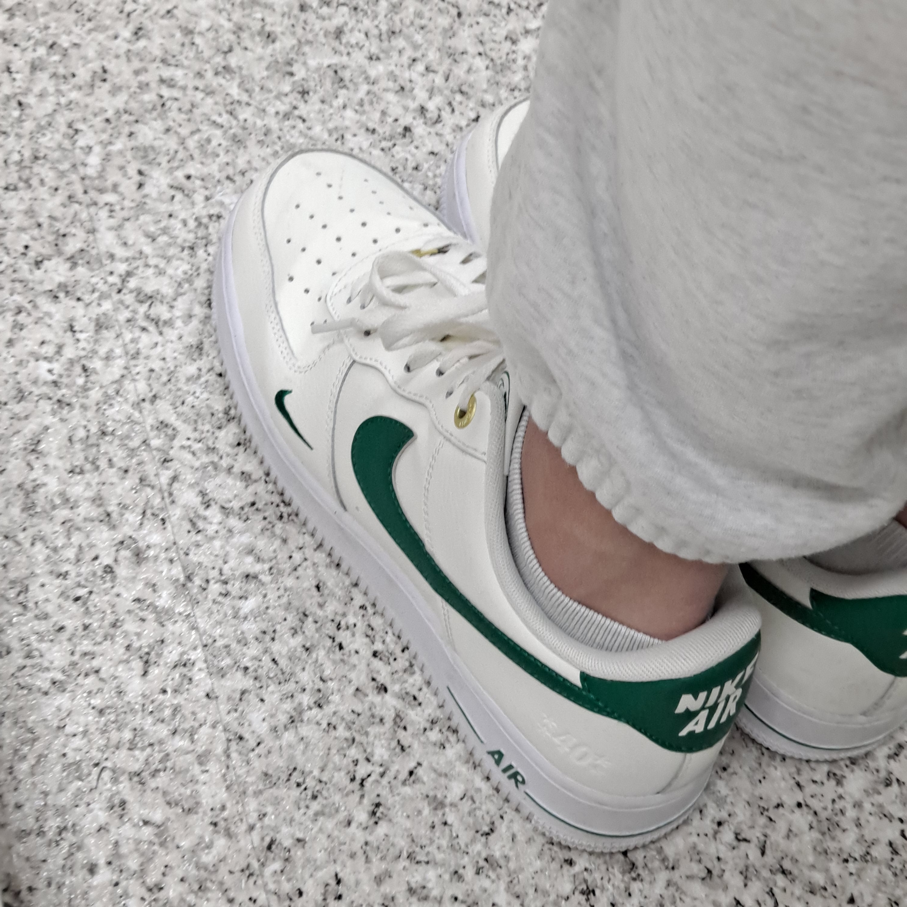 Nike Air Force 1 '07 LV8 40th Anniversary Join Forces Sail Malachite 착용 스타일 - 1