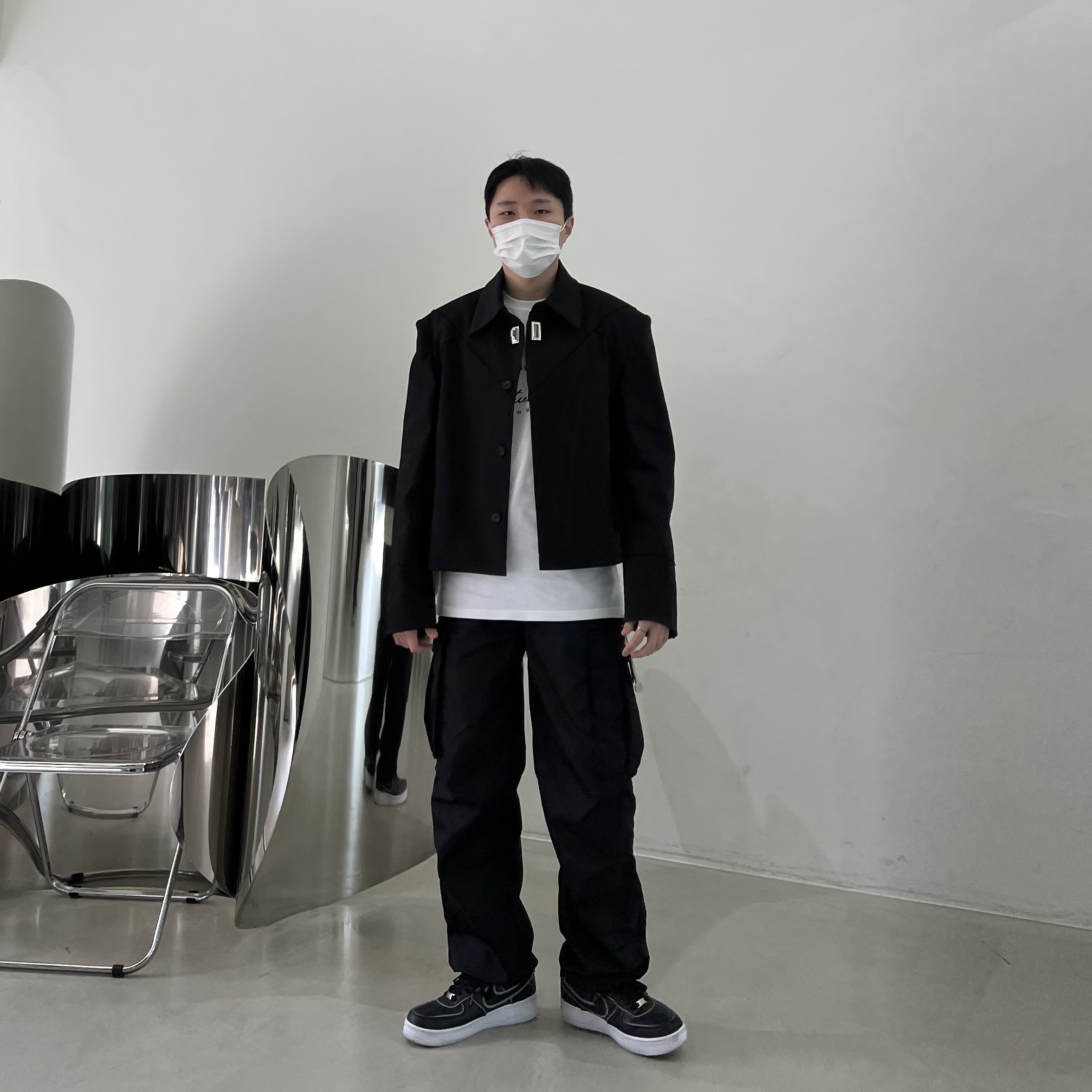 Nike Air Force 1 '07 LV8 Black White 착용 스타일 - 3