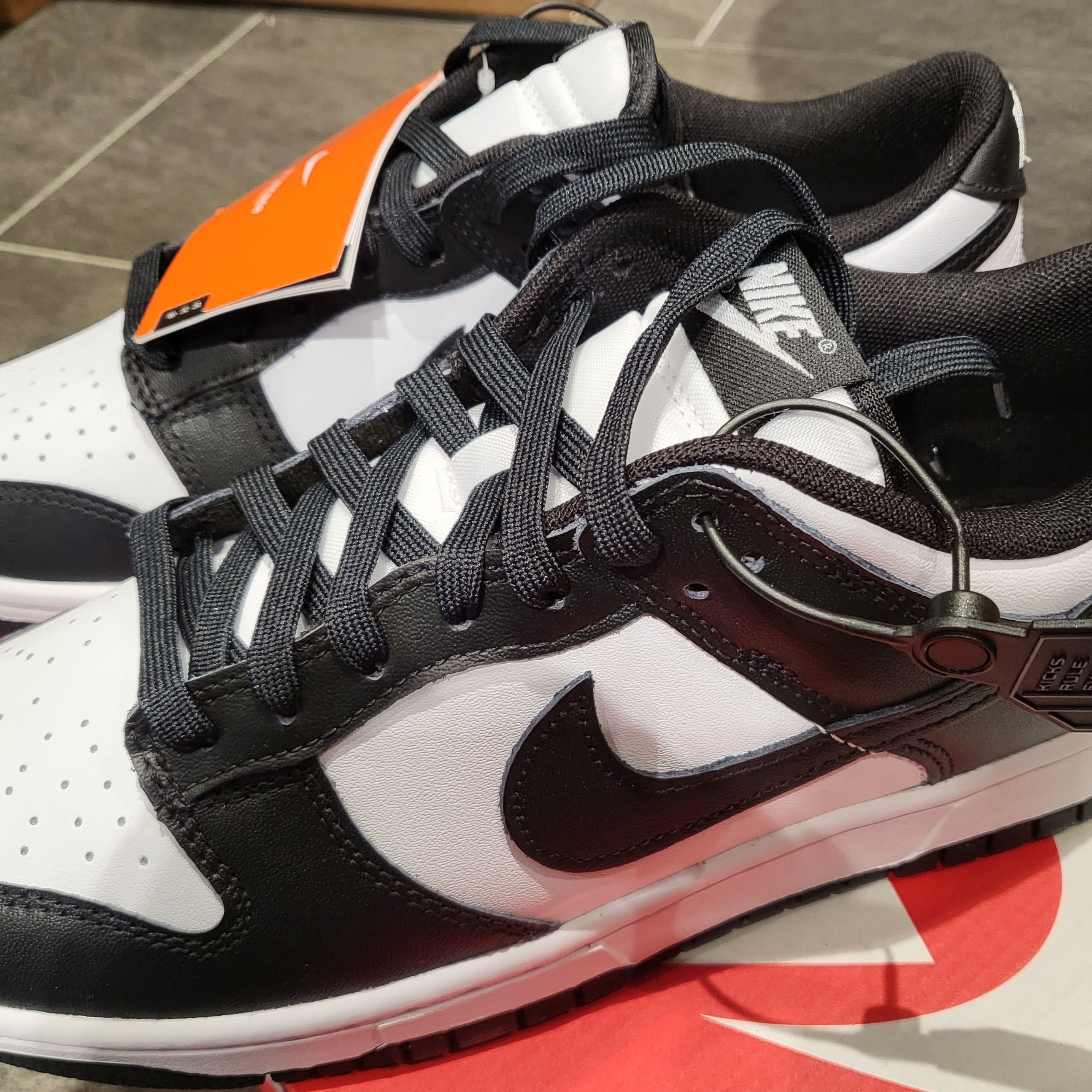 Nike Dunk Low Retro Black 착용 스타일 - 1