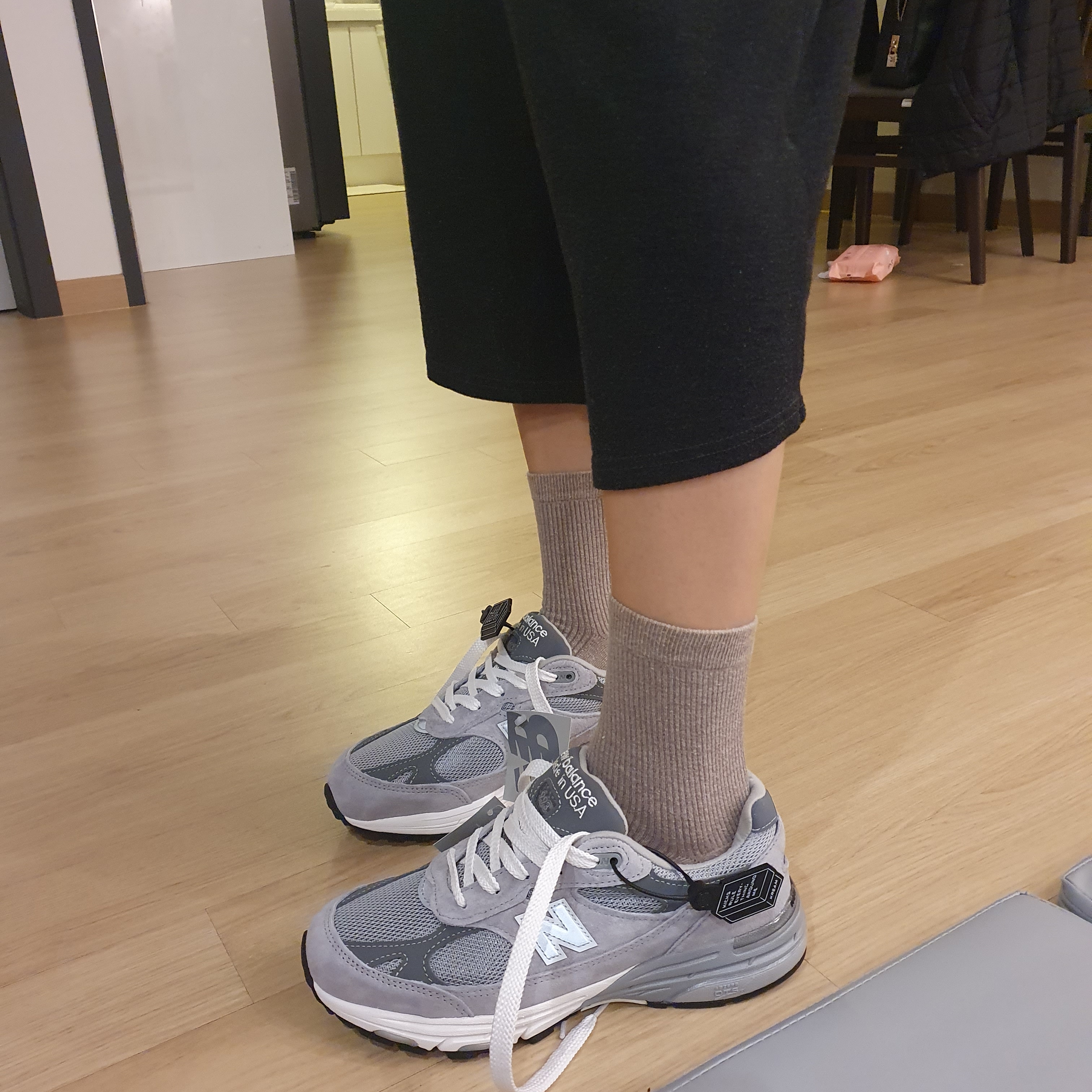 (W) New Balance 993 Made in USA Grey - B Standard 착용 스타일