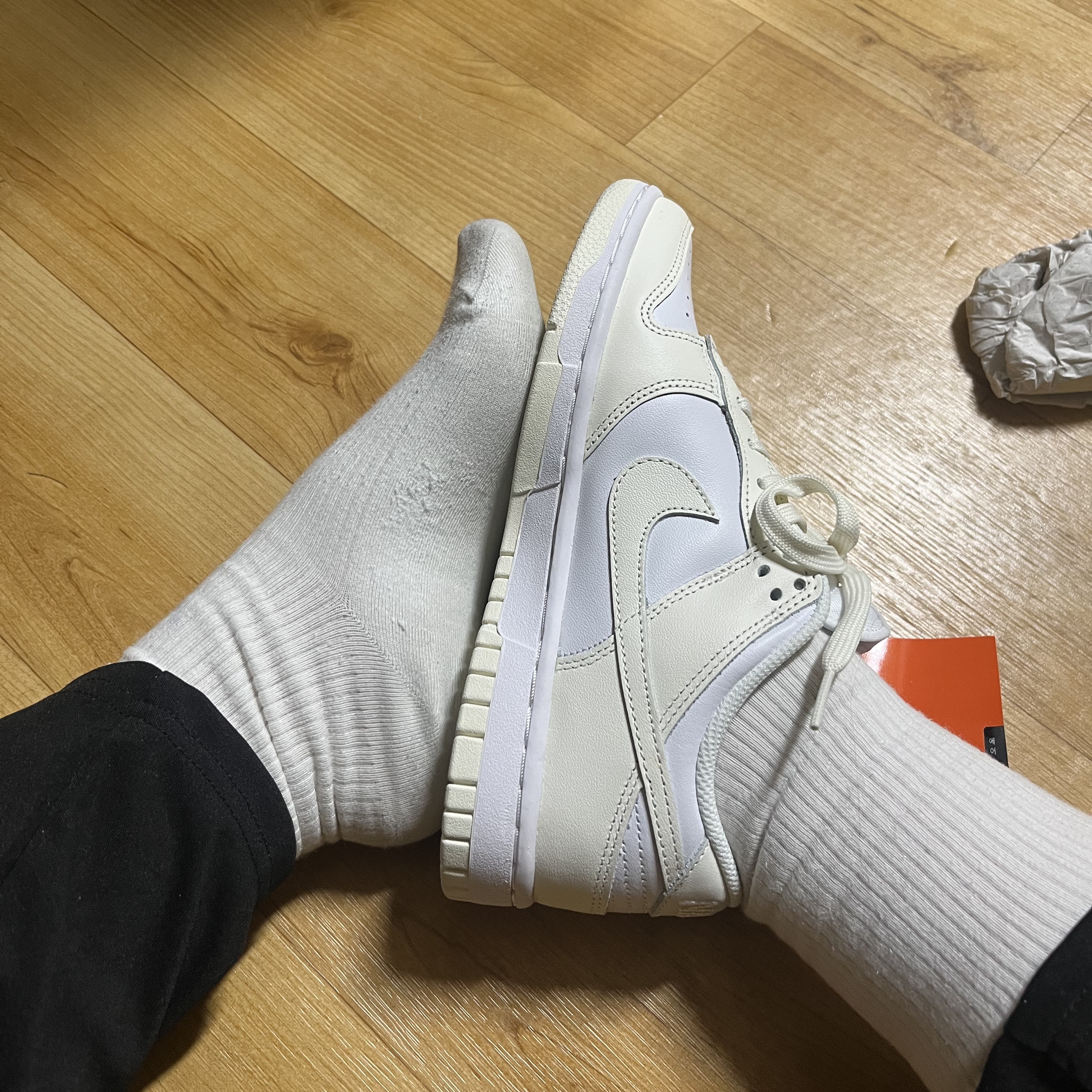(W) Nike Dunk Low White and Sail 착용 스타일