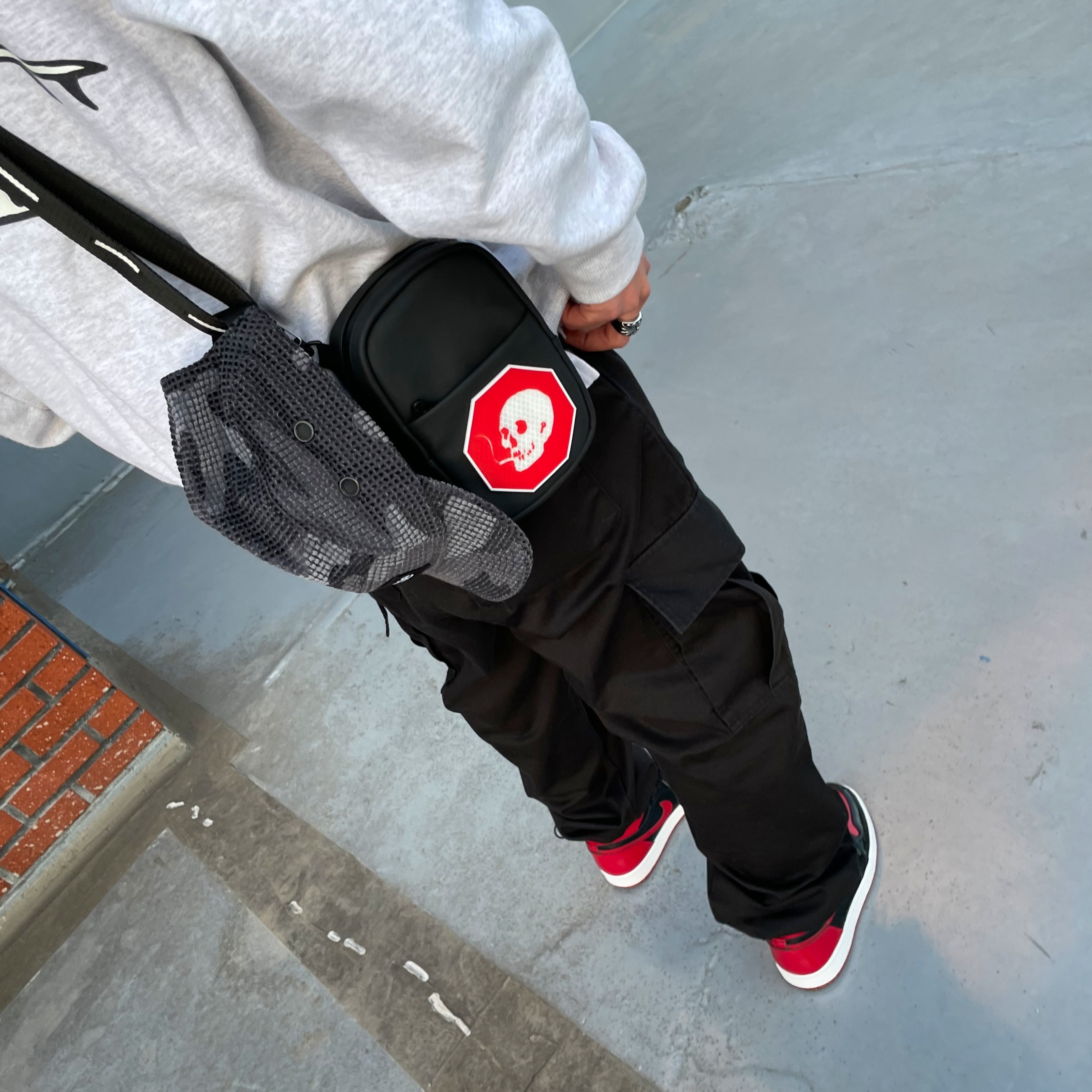 Jordan 1 Retro High OG Patent Bred, Stussy Surf Skate Skull Hoodie Ash Heather 착용 스타일 - 3