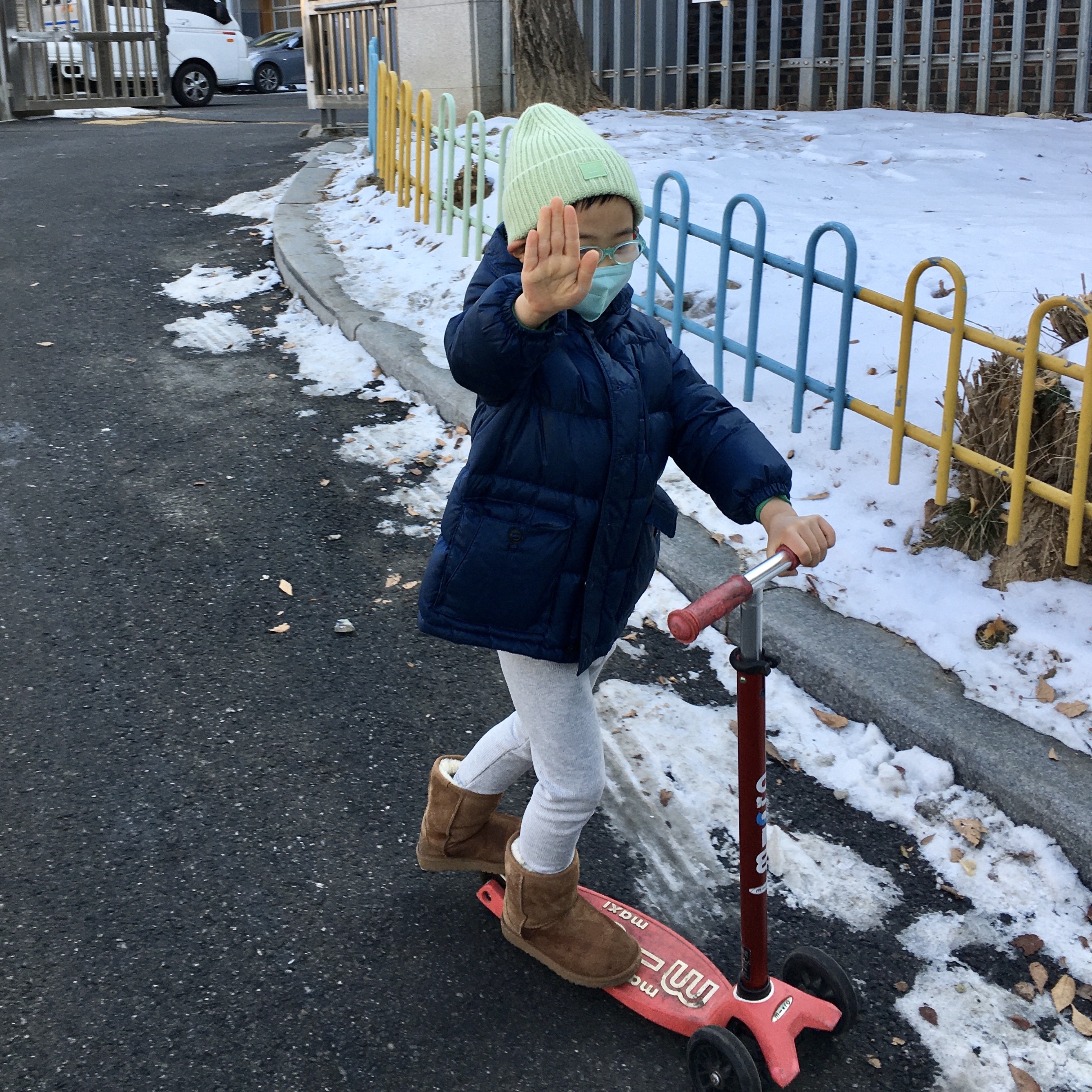 (Kids) Acne Studios Ribbed Beanie Hat Black, (Kids) UGG Classic II Boots Chestnut 착용 스타일 - 1
