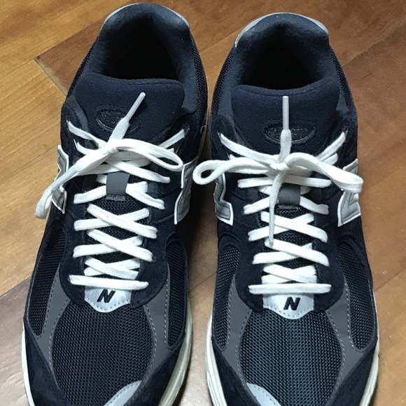 New Balance 2002R Eclipse Castlerock 착용 스타일