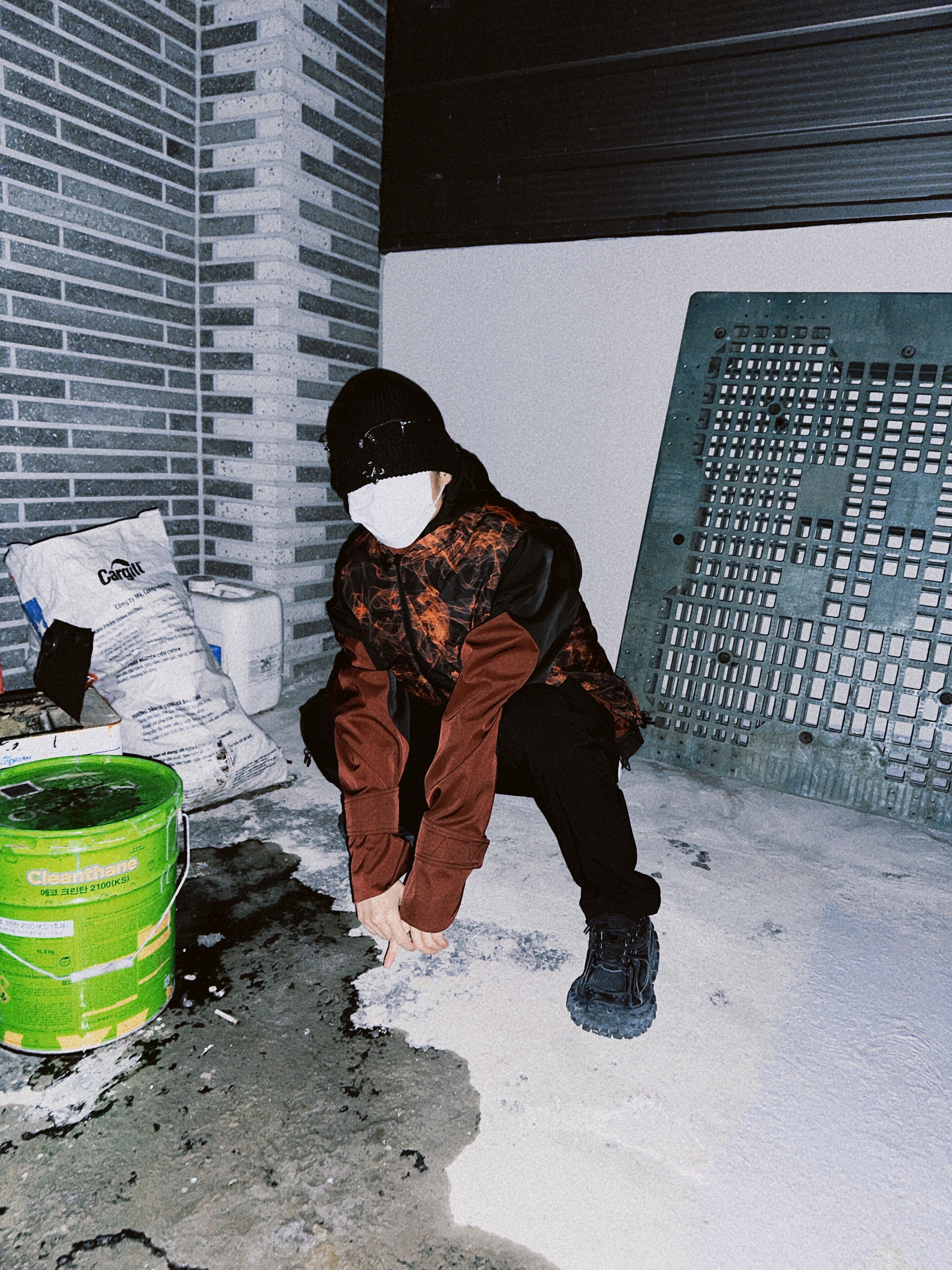 Undermycar Kame Multi Zip Turtle Shell Parka Hot Rod - 22FW, Undermycar x Umbro Reversible Padding Vest Black 착용 스타일 - 1