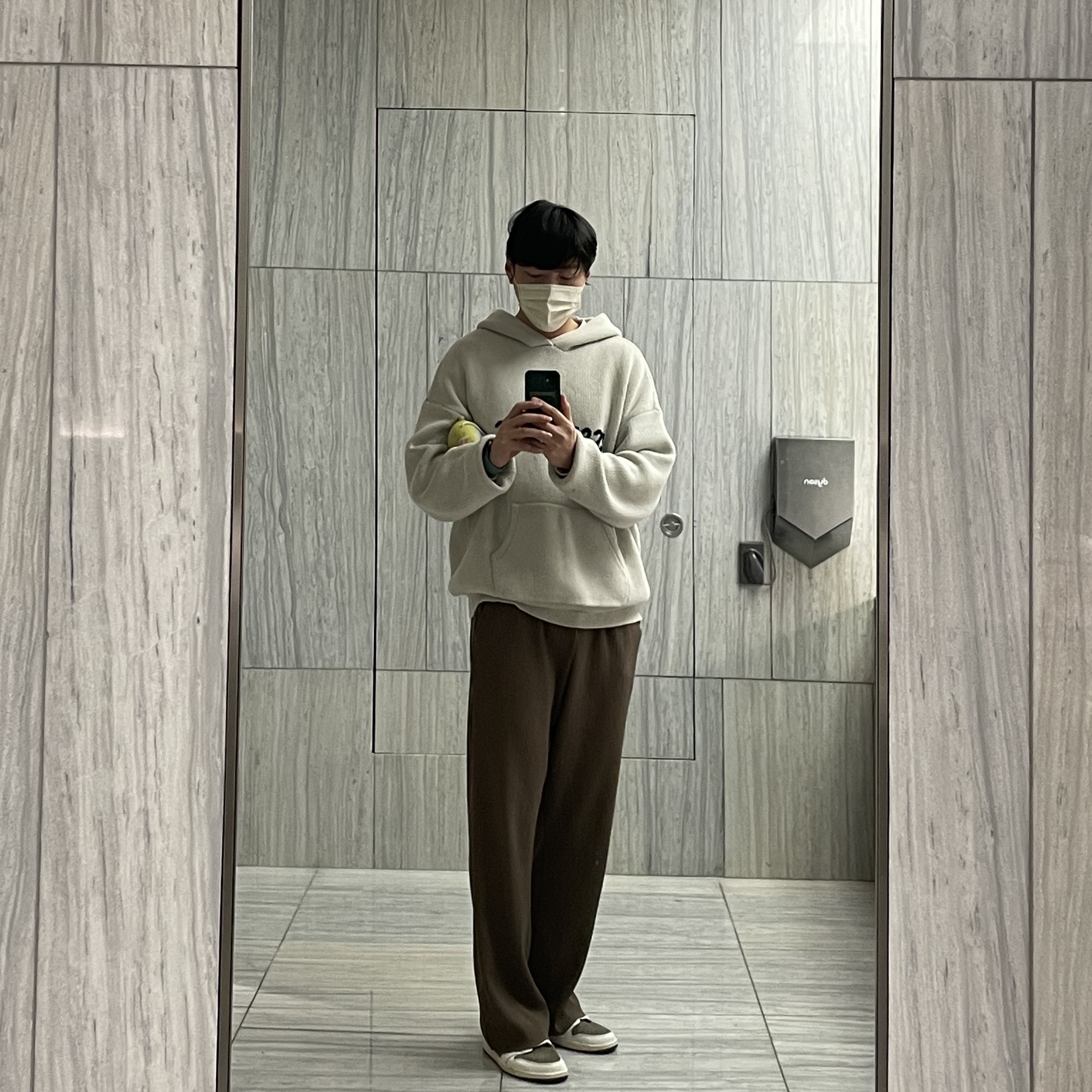 Jordan 1 x Travis Scott Retro Low OG SP Sail and Ridgerock, Essentials Knit Pullover Hoodie Oatmeal - 21SS 착용 스타일