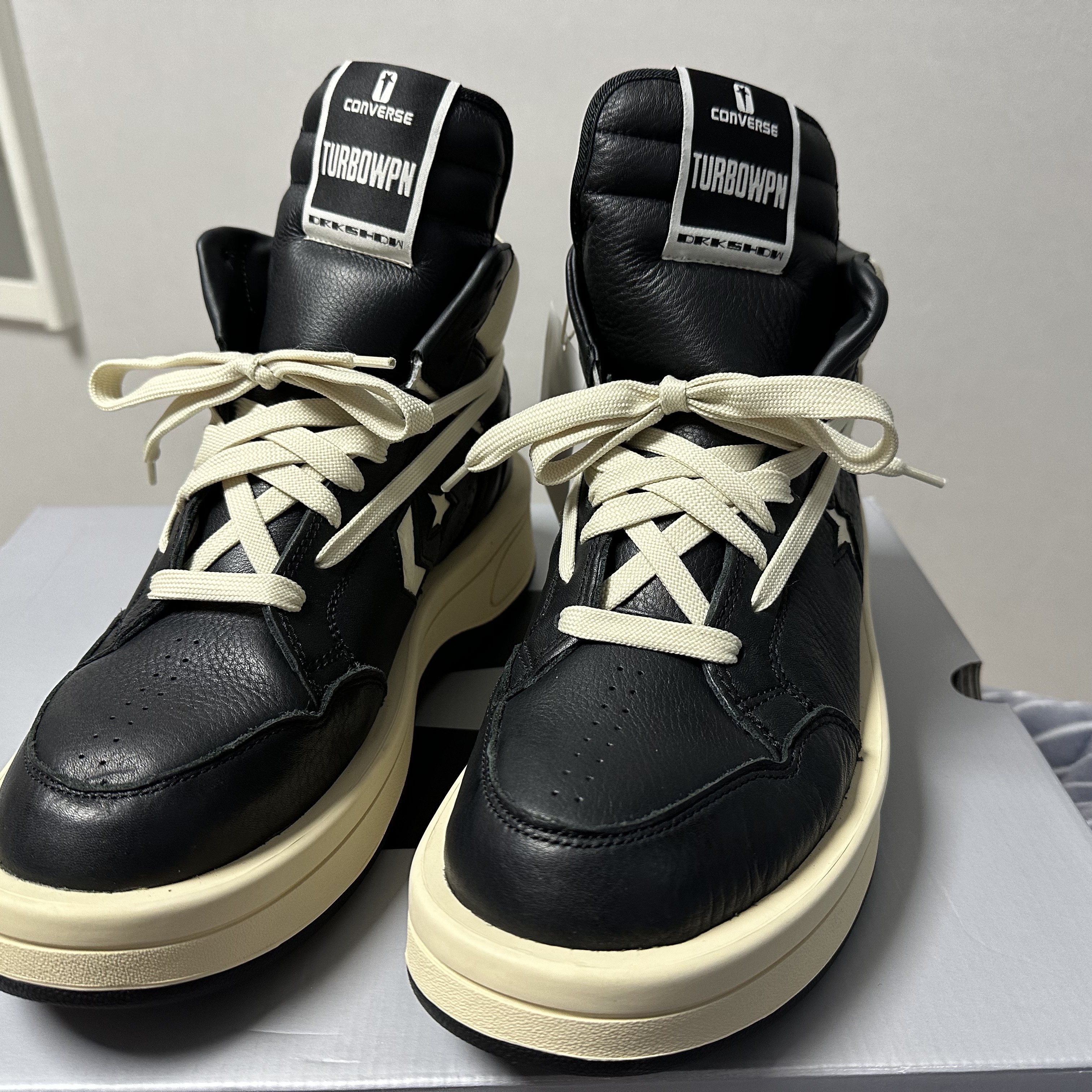 Converse x Drkshdw Turbowpn Black Cream 착용 스타일 - 2
