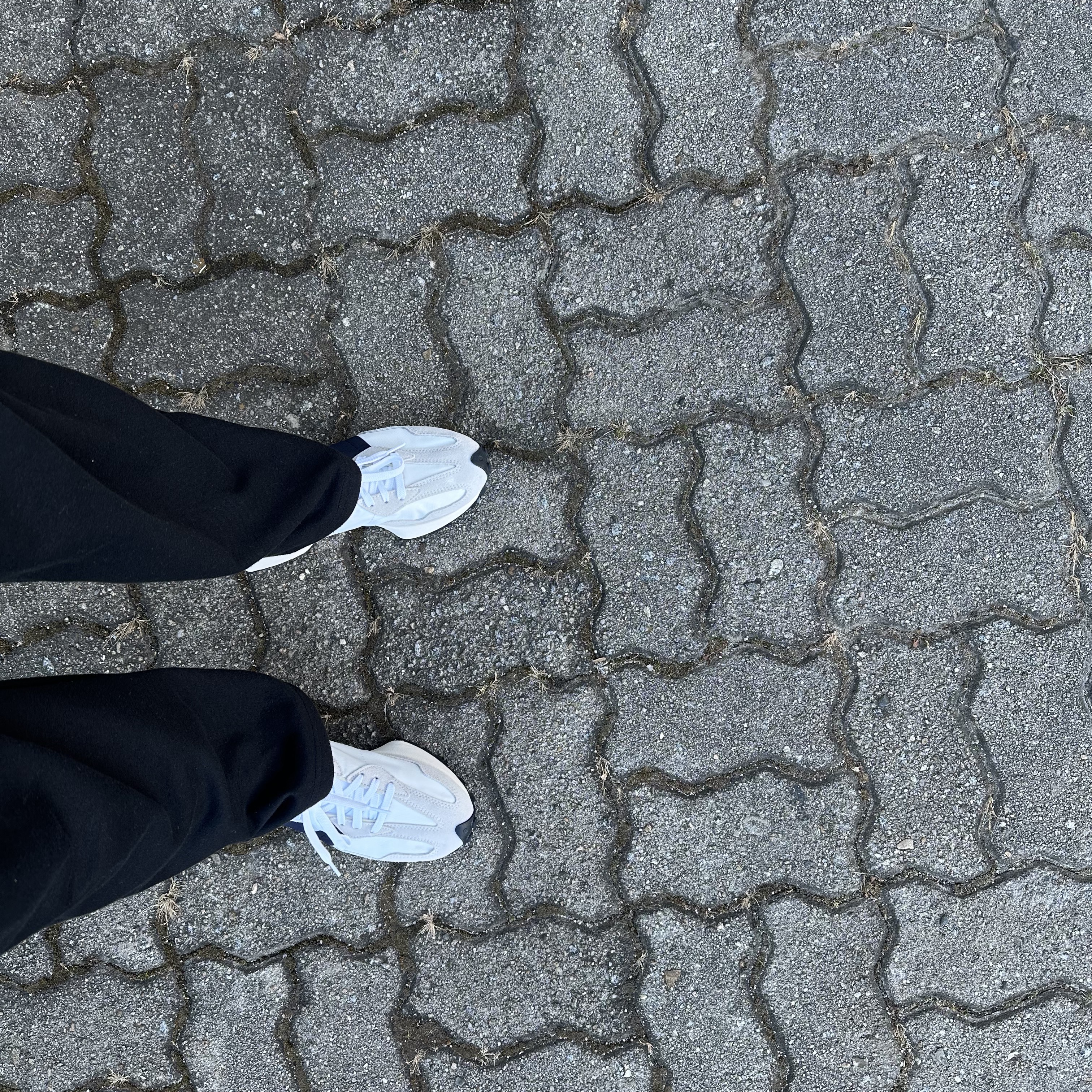 New Balance 327 White Black 착용 스타일