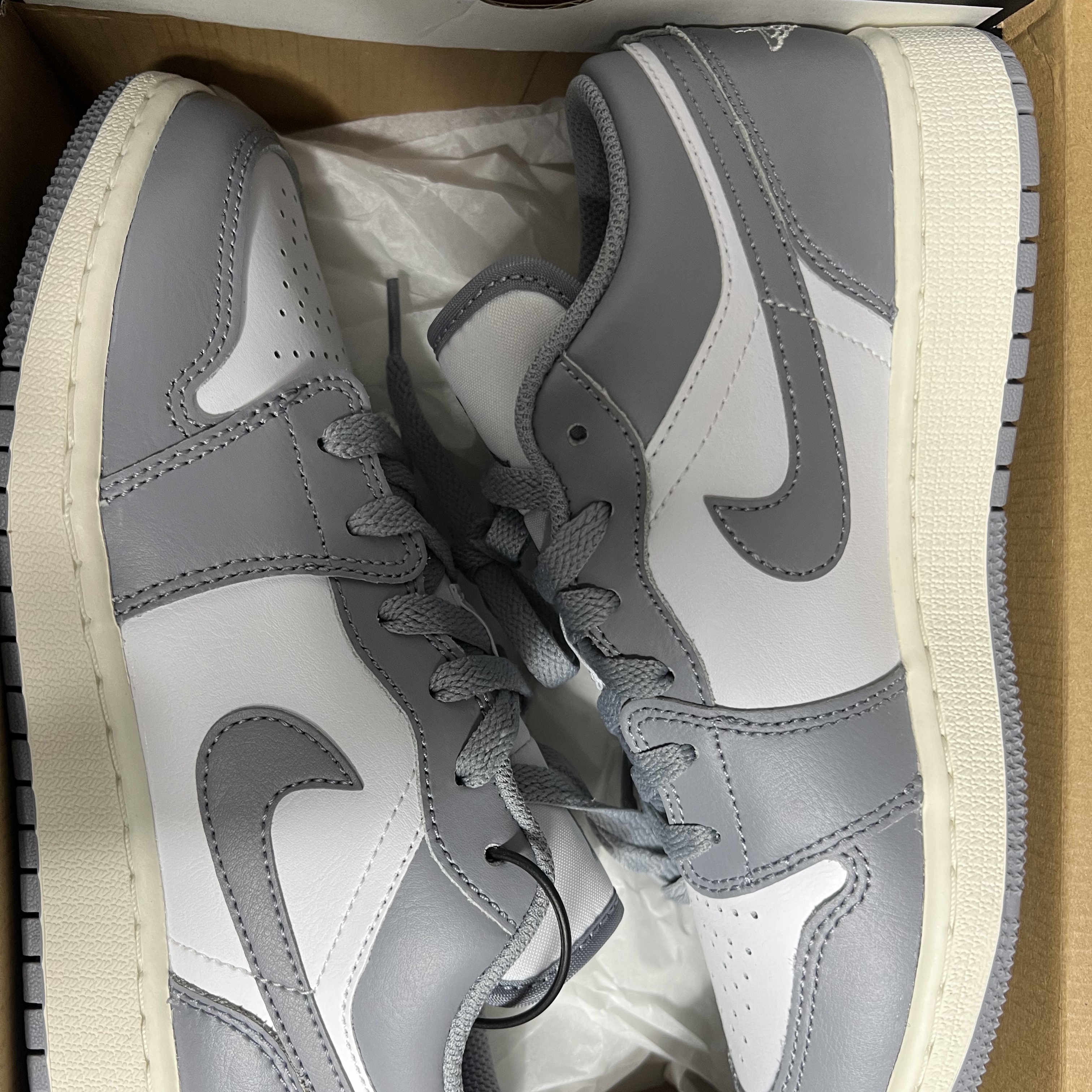 (GS) Jordan 1 Low Stealth and White 착용 스타일