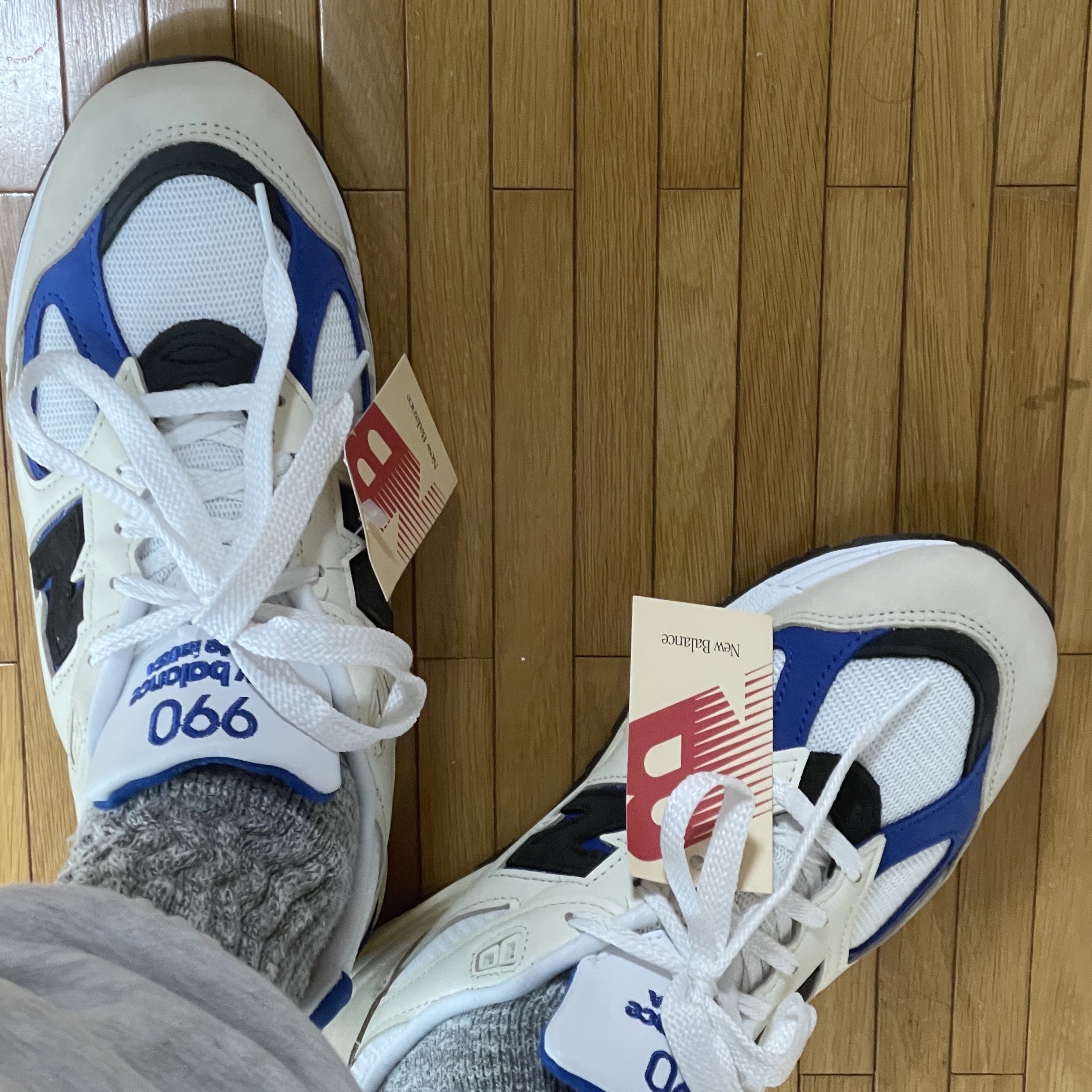 New Balance 990v2 Made in USA White Blue 착용 스타일 - 1