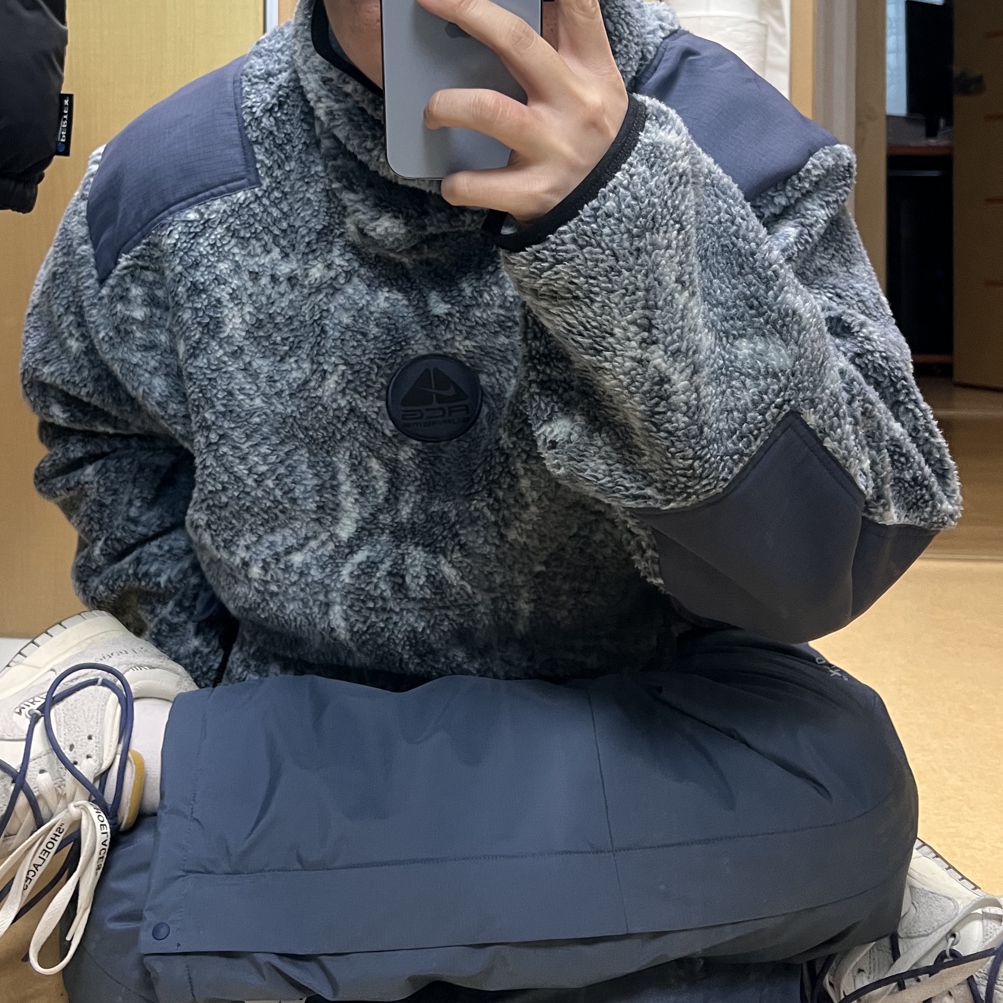 Palace Gore-Tex Infinium Loft Jogger Navy - 22FW, Supreme x Nike ACG Fleece Pullover Mint Snakeskin - 22FW 착용 스타일 - 1