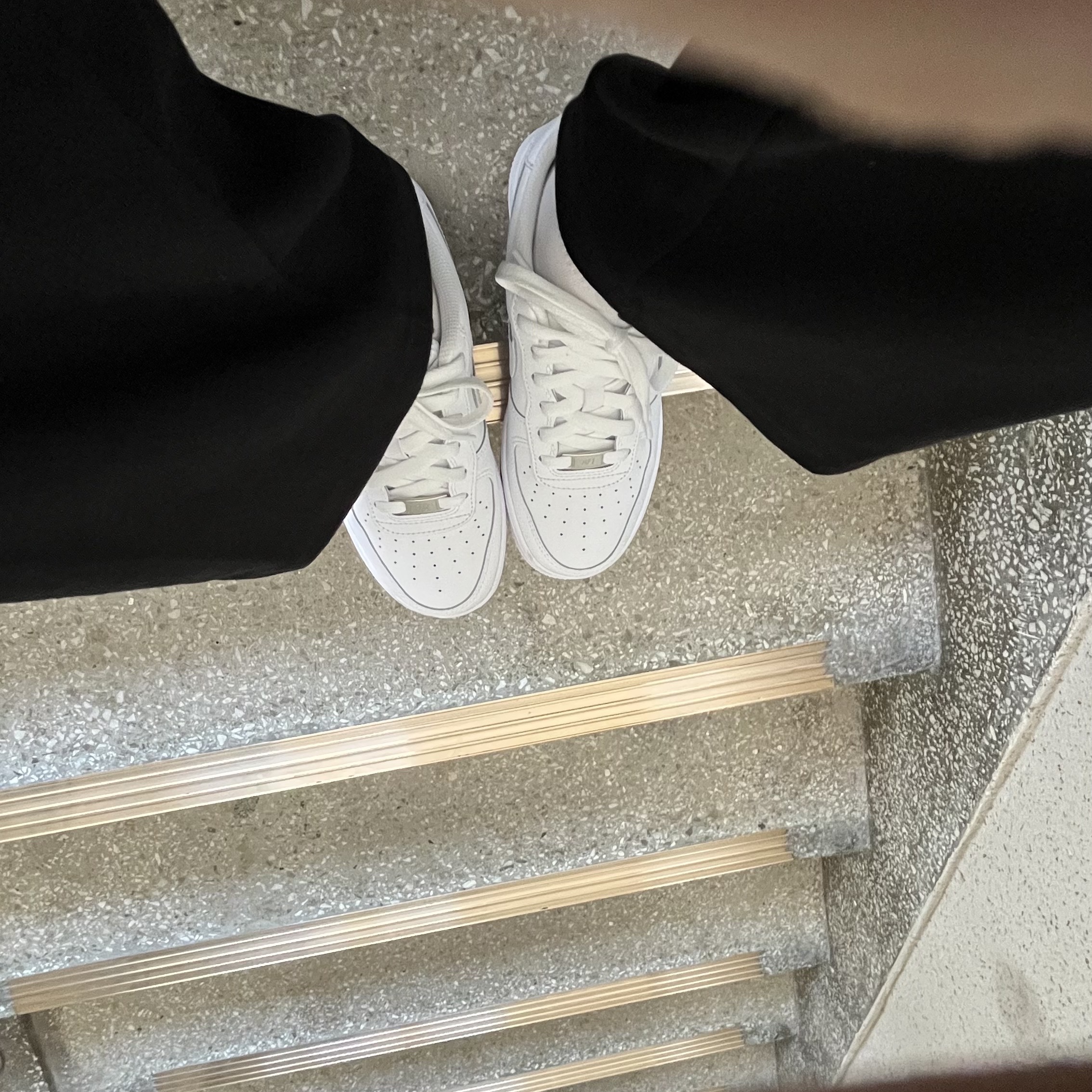 (GS) Nike Air Force 1 LE White 착용 스타일