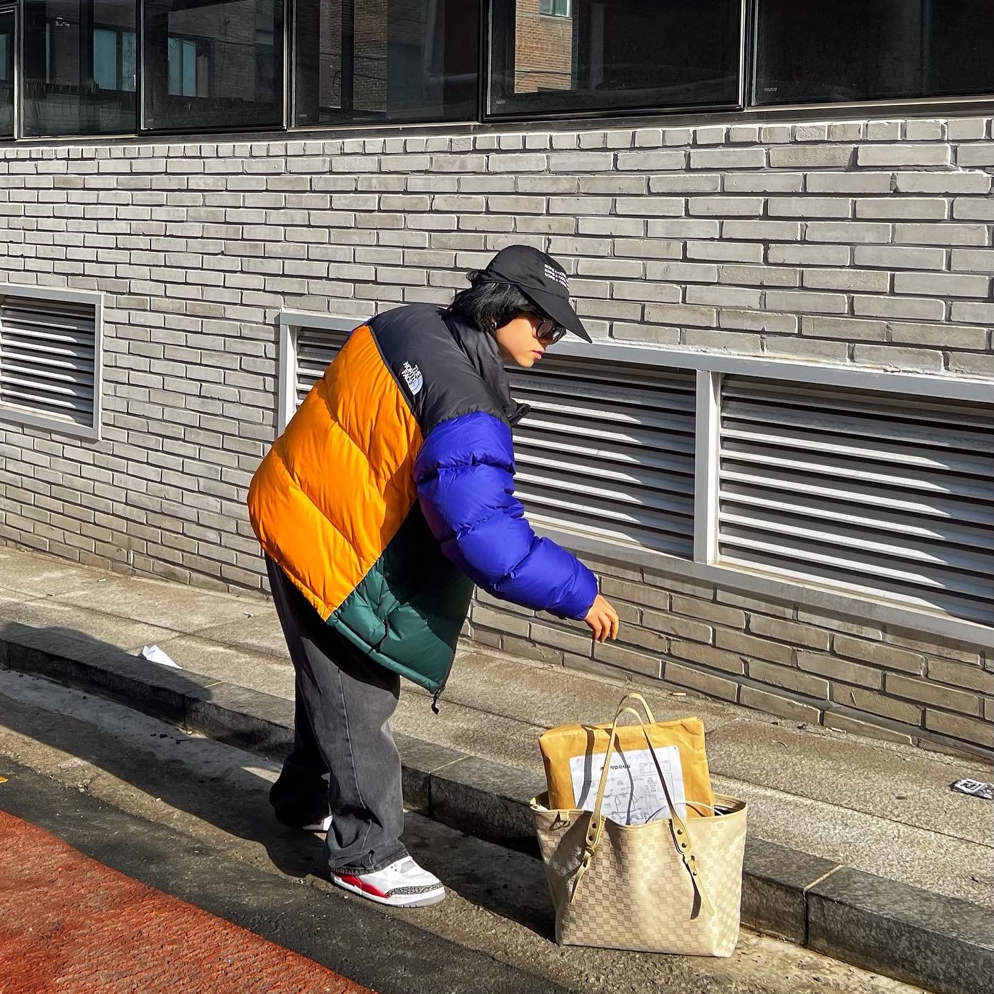 The North Face 1996 Novelty Nuptse Jacket Ink Blue, Jordan 4 Retro OG Fire Red 2020 착용 스타일 - 4