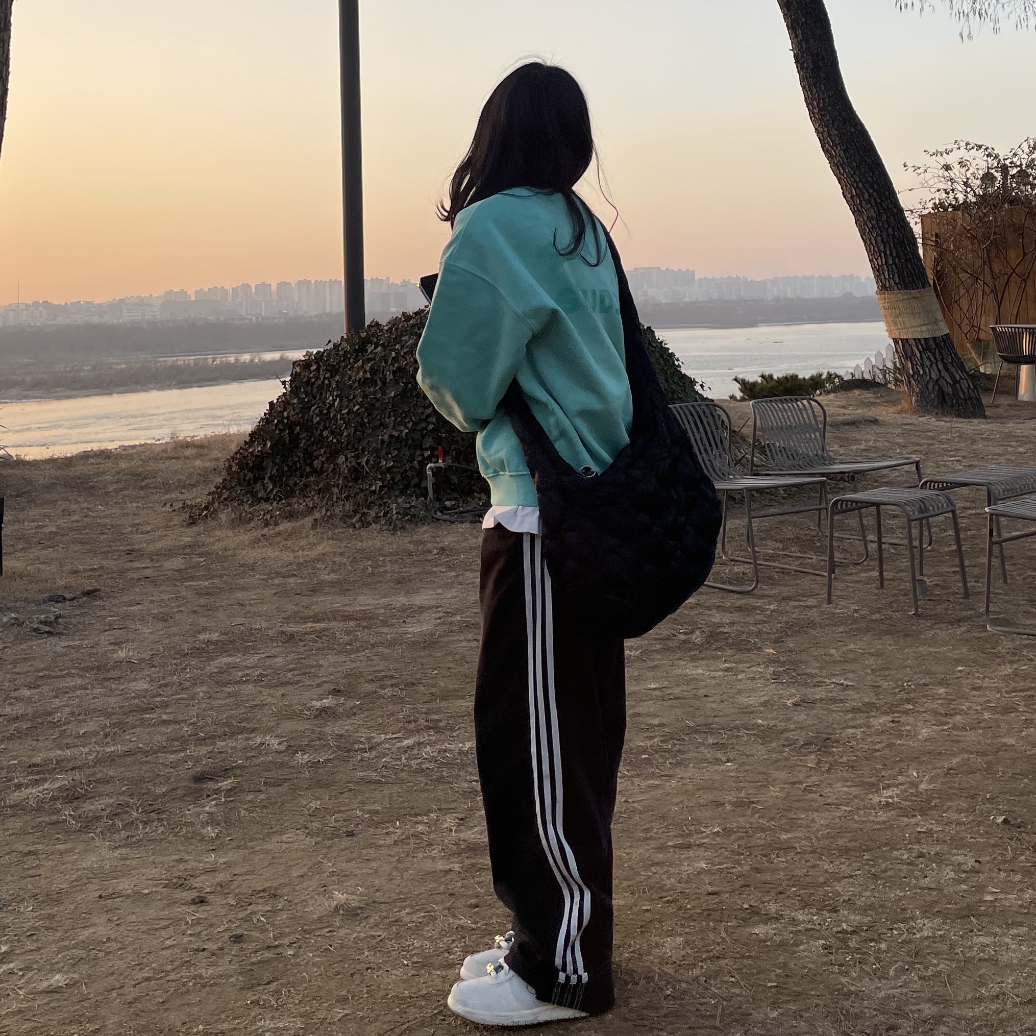 IAB Studio Pigment Sweatshirt & Mini Bag Jade, Nike Dunk High SE First Use Sail 착용 스타일 - 2
