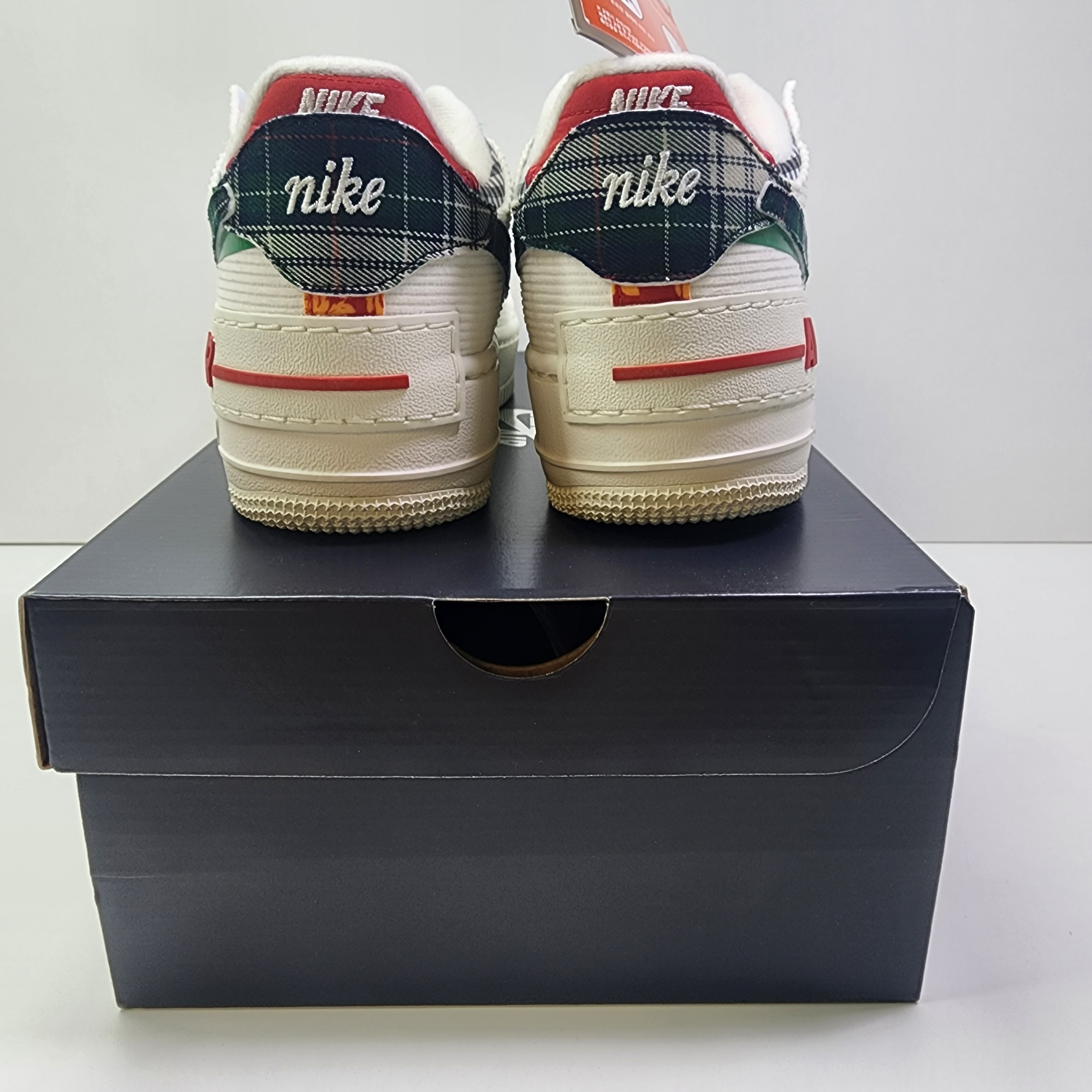 (W) Nike Air Force 1 Shadow Sail Classic Green 착용 스타일 - 4