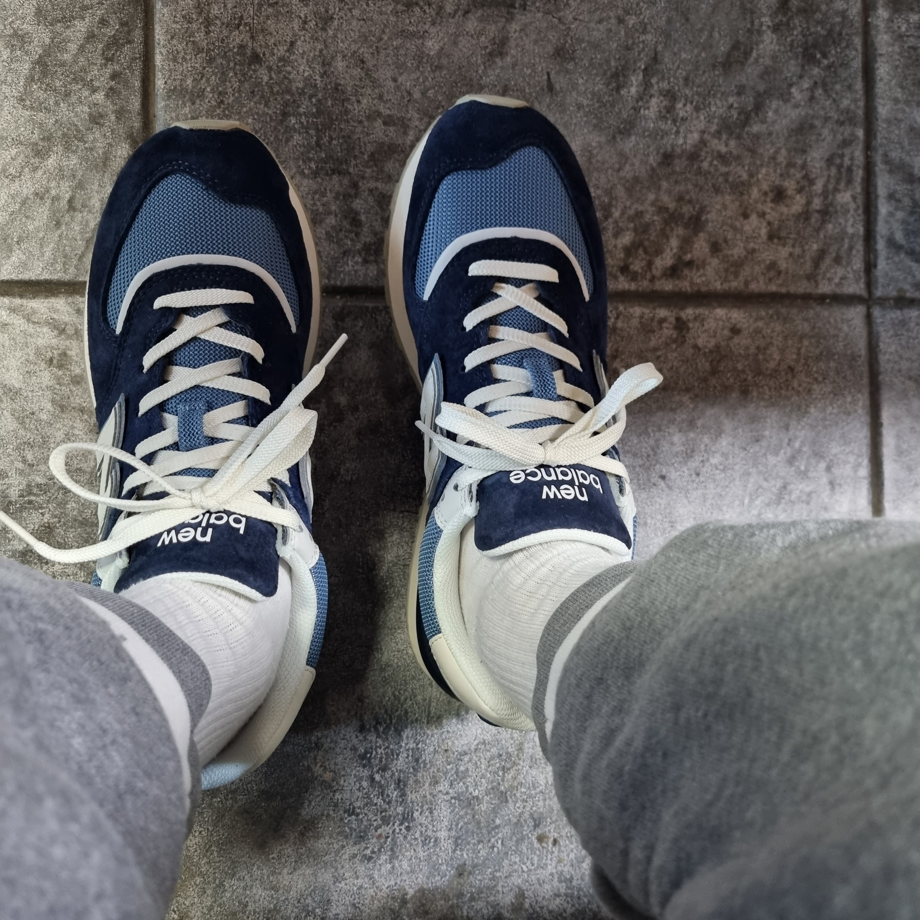 New Balance 574 Legacy Navy Sea Salt 착용 스타일 - 2