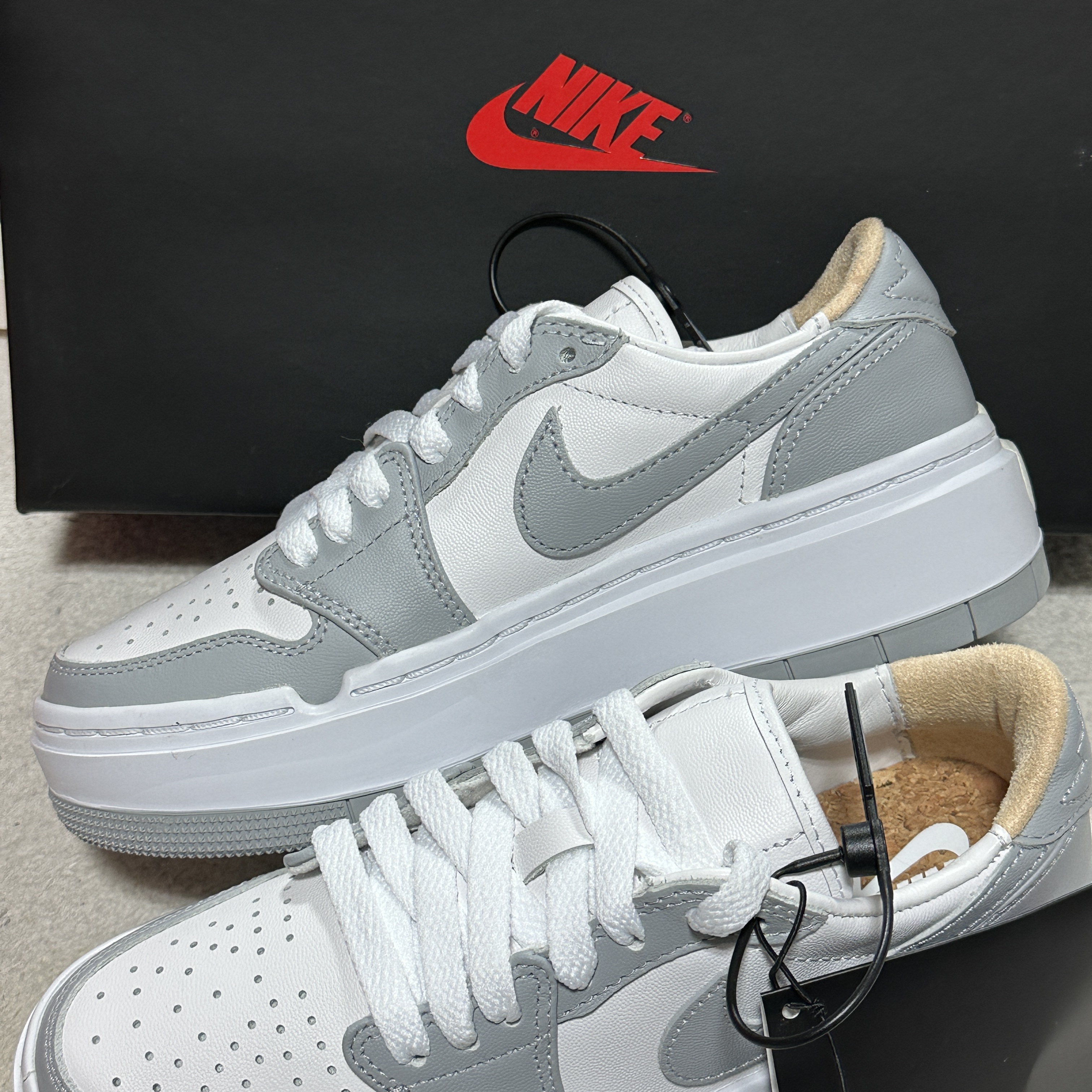 (W) Jordan 1 Elevate Low White and Wolf Grey 착용 스타일 - 1